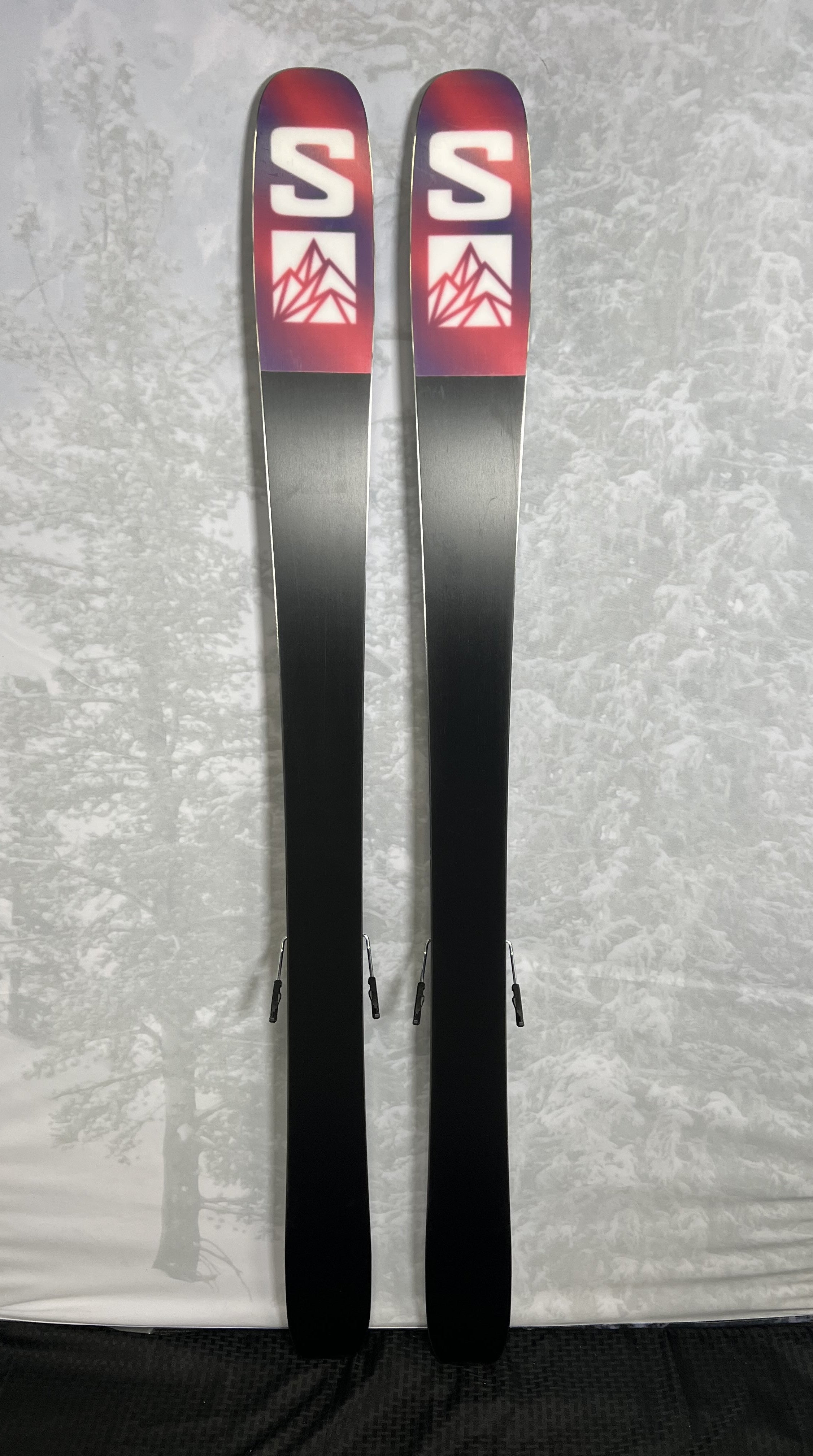 Used 2025 Salomon QST Lux 92 Skis- 160 cm w/ Salomon M10 Binding