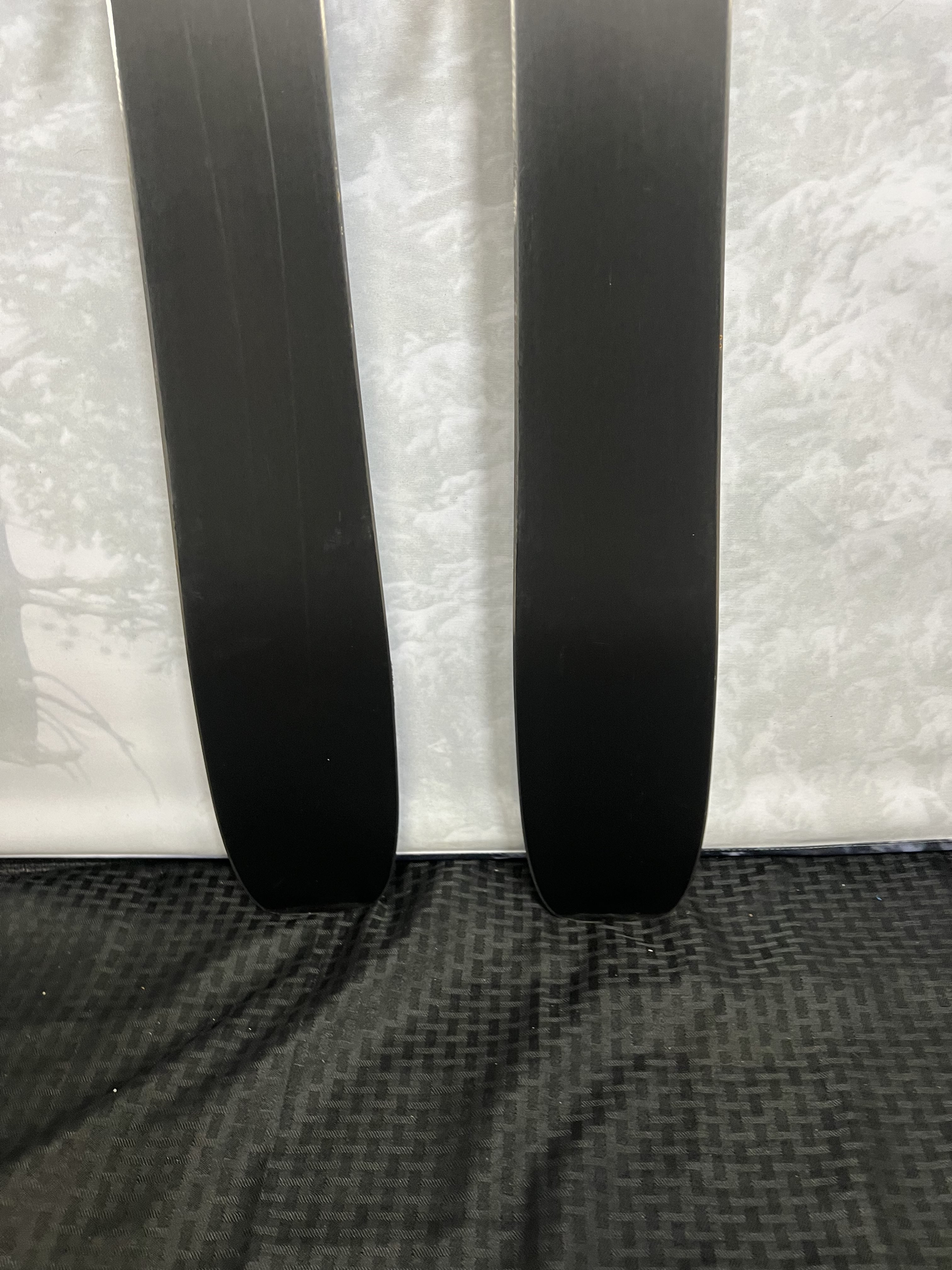 Used 2025 Salomon QST Lux 92 Skis- 160 cm w/ Salomon M10 Binding