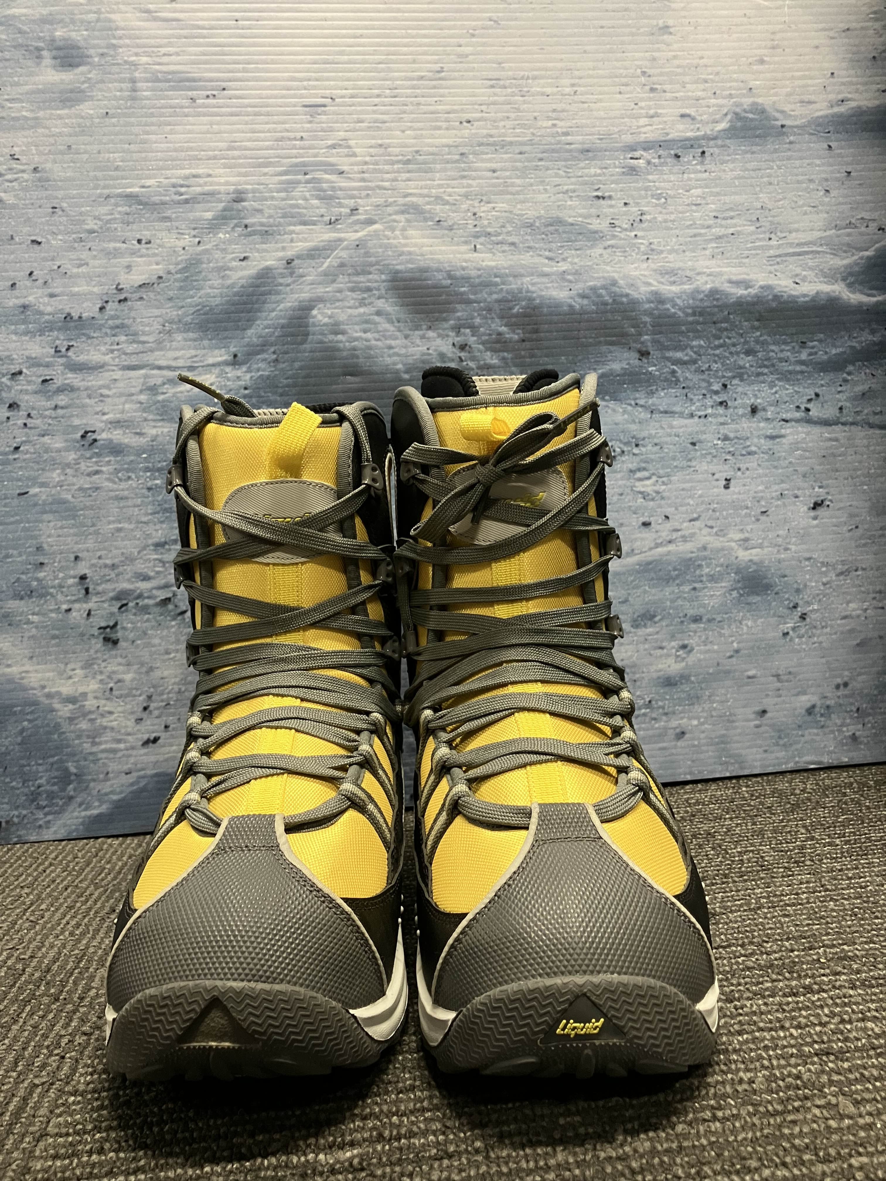 New Liquid Lace Up Size 9.5 Snowboard Boot