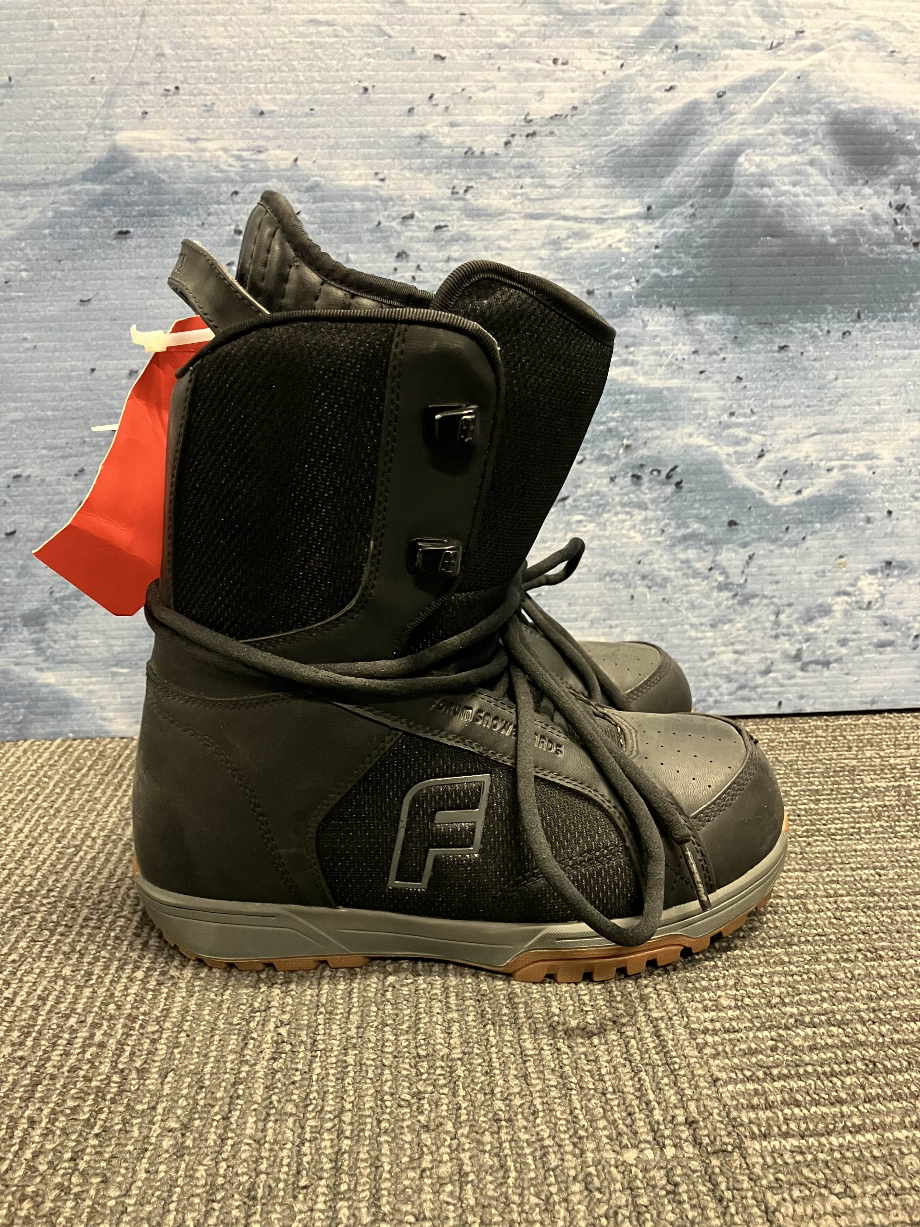 New Forum Lace Up Size W8.5 Snowboard Boot