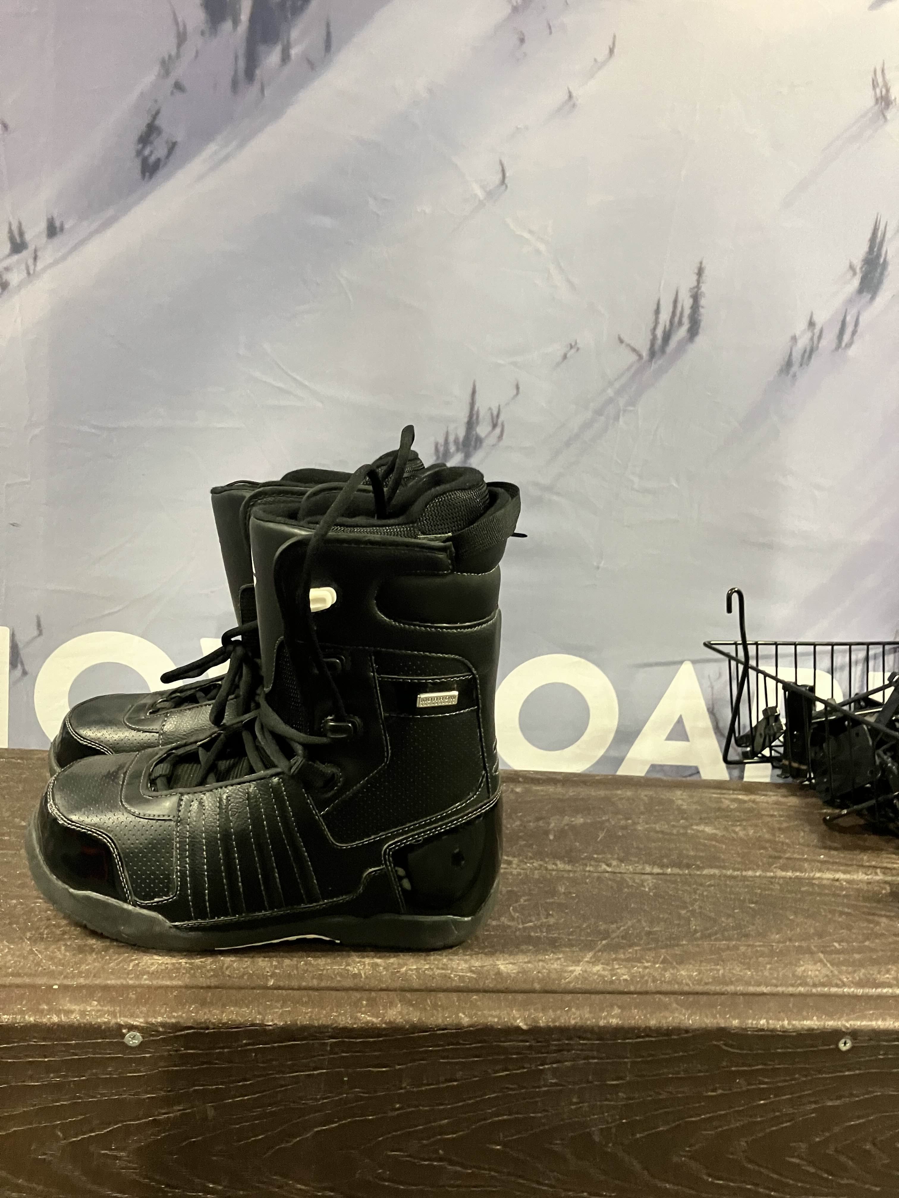 New Morrow Lace Up US 8.5 Snowboard Boot