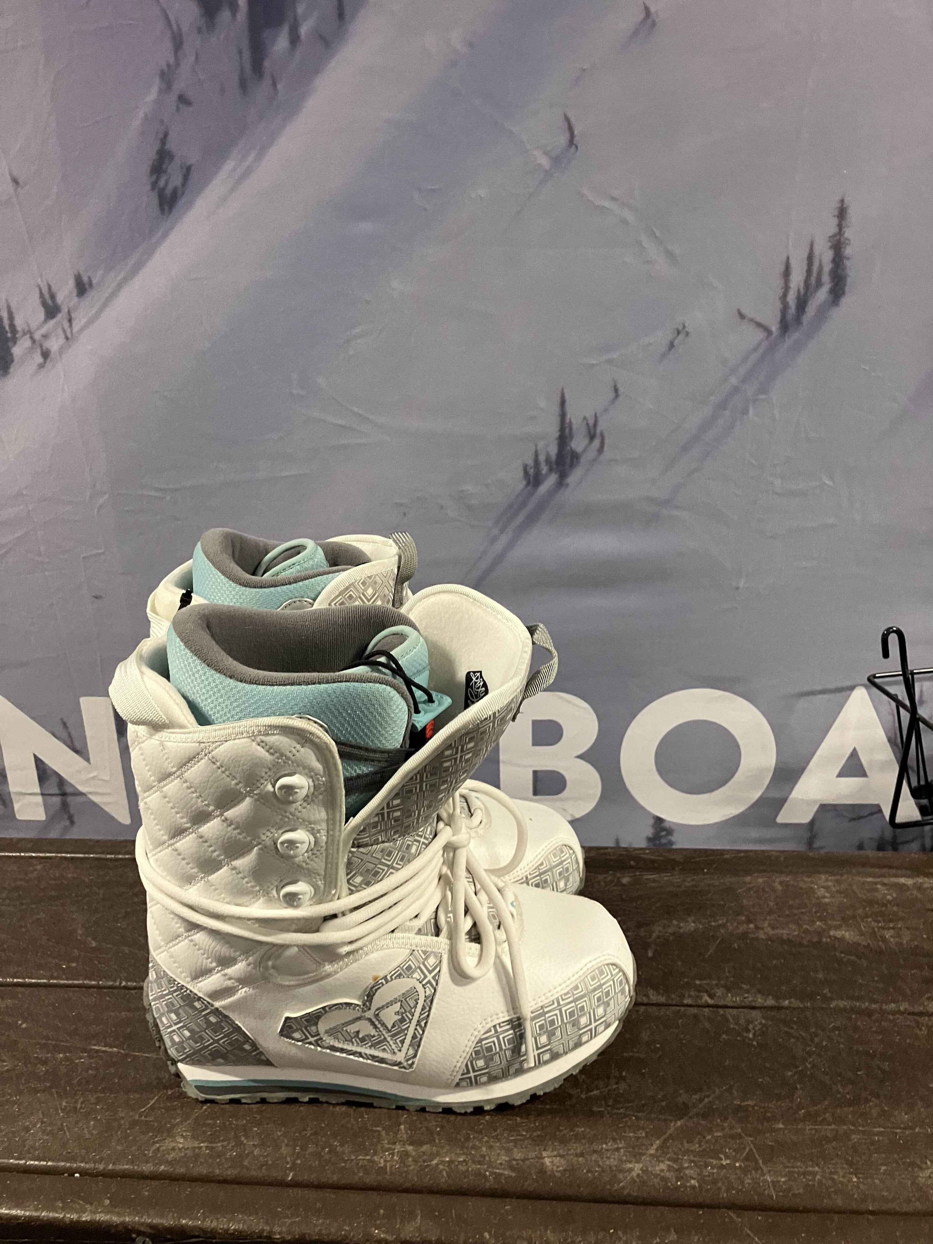 New Roxy Lace Up Size 8.5 Snowboard Boot