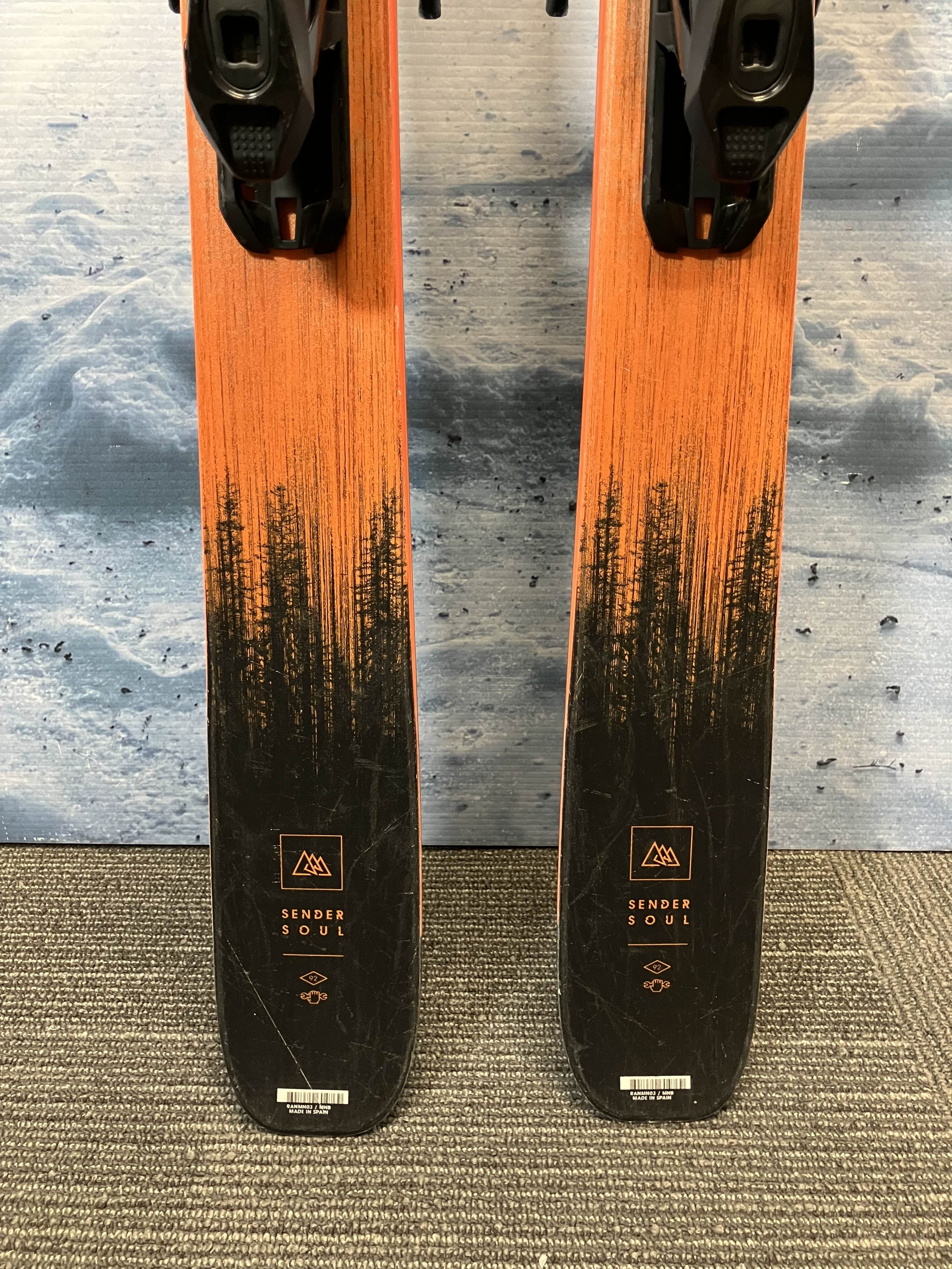 Used Rossignol Sender Soul 92 156cm Skis w/ Look Xpress Demo Bindings