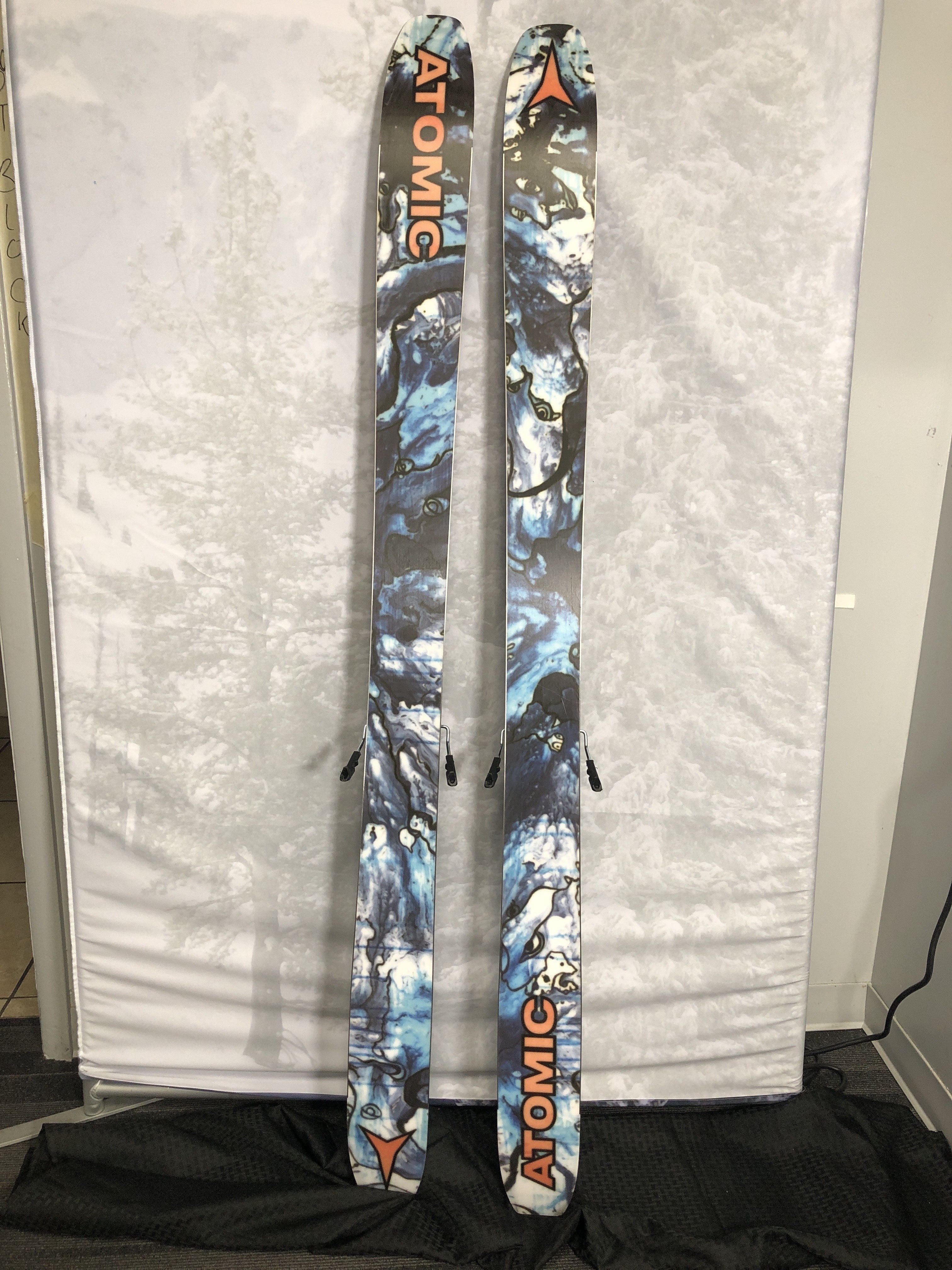 Lightly Used 2025 Atomic Bent Chetler 110 Skis - 180cm w/ Atomic Strive 13 GW Binding