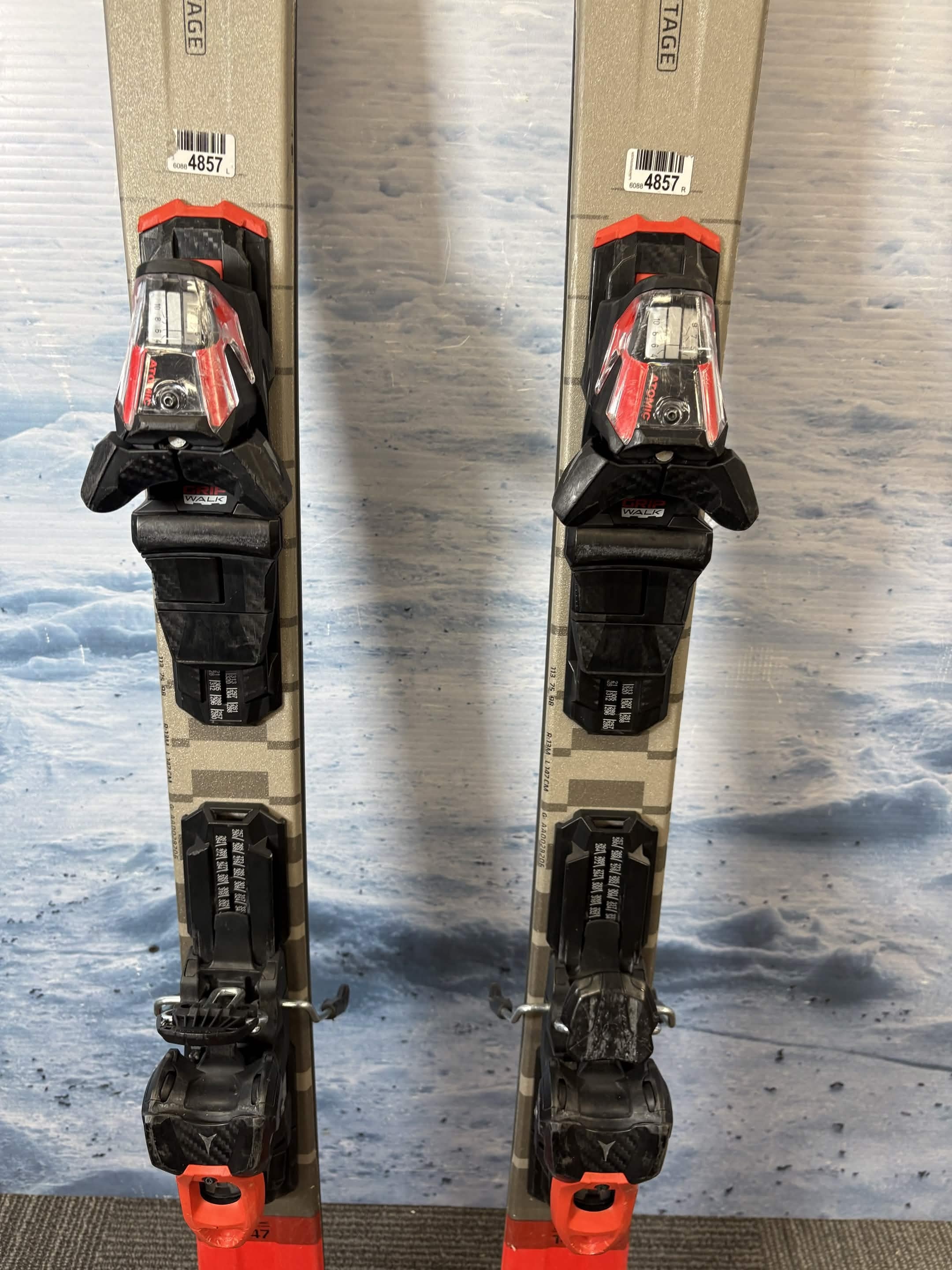 Used Atomic Vantage X 75 147cm Skis w/ Atomic E M10 GW Bindings