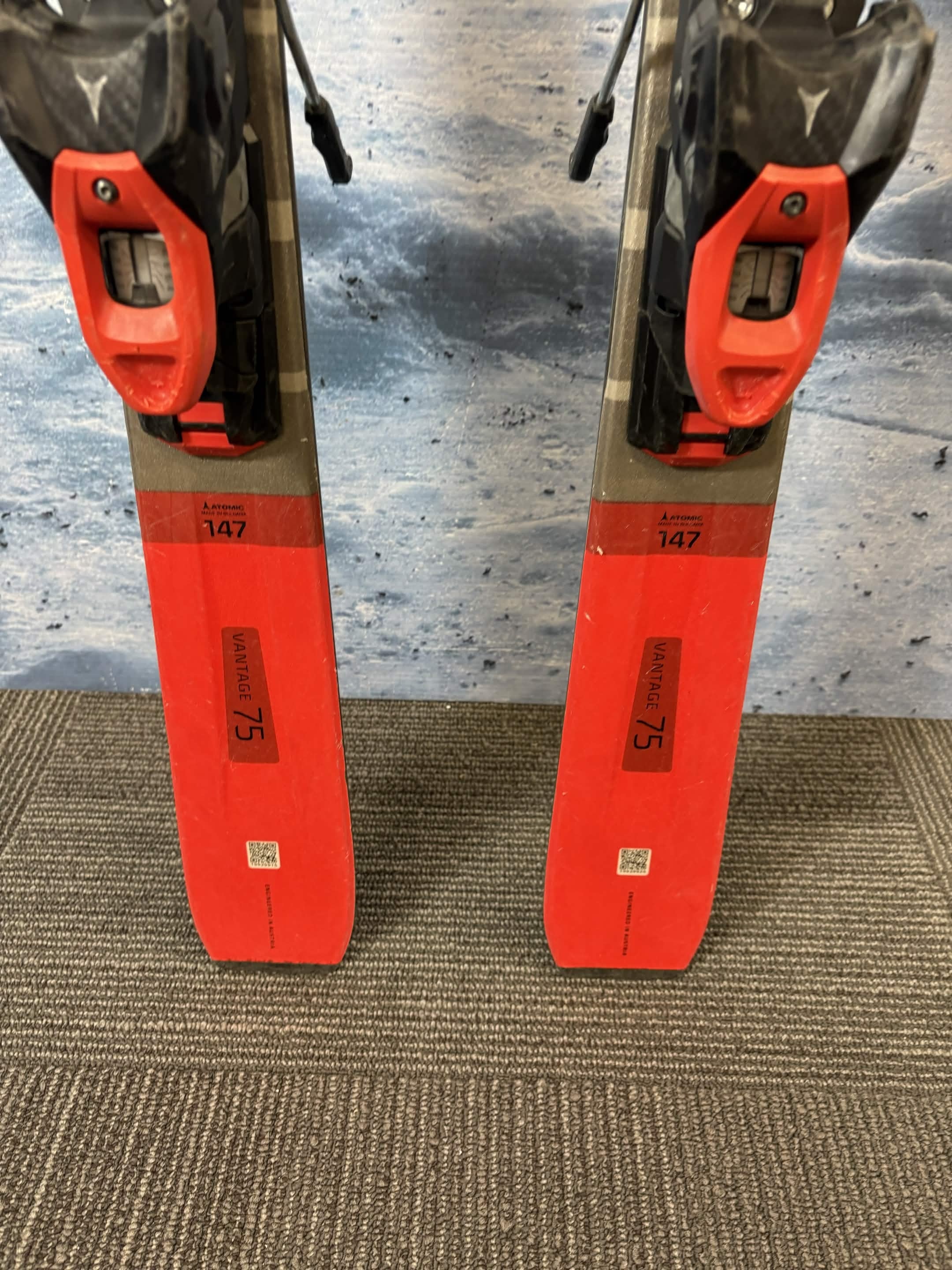 Used Atomic Vantage X 75 147cm Skis w/ Atomic E M10 GW Bindings