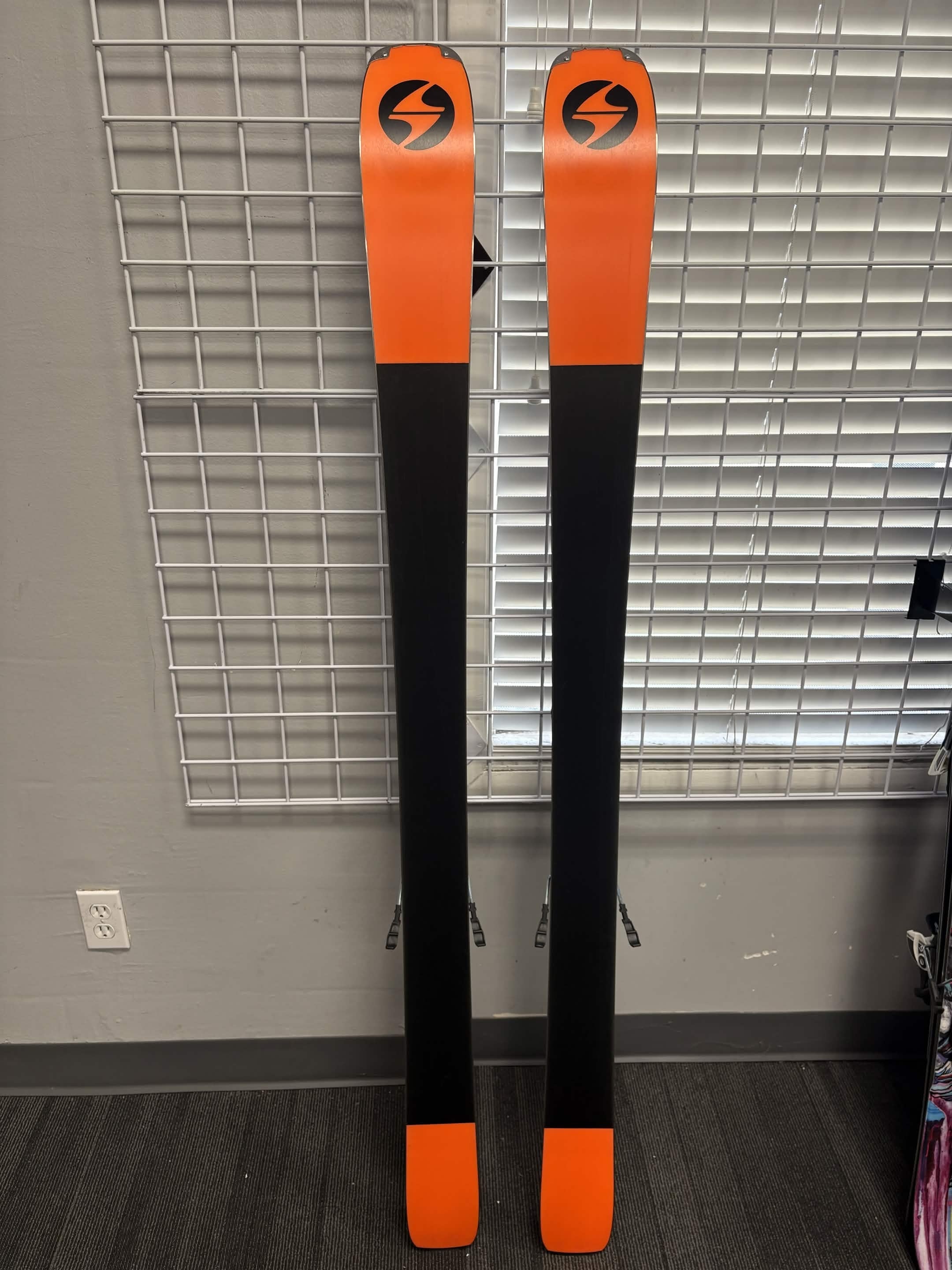 Lightly Used Blizzard Black Pearl 88 164cm Skis w/ Marker 11 TCX Bindings