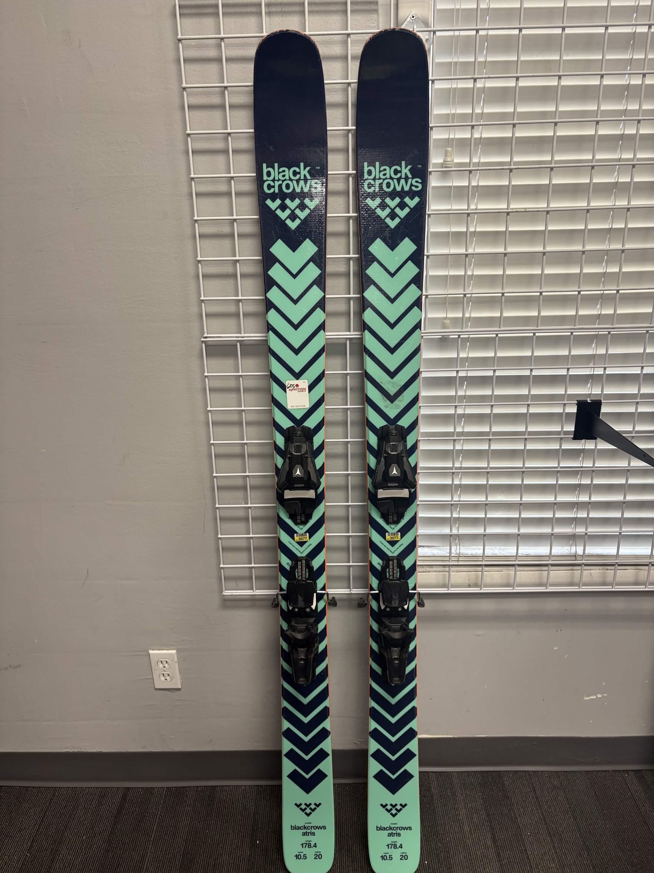 Black Crows Atris 178cm Skis w/ Atomic Strive 13 GW Demo Binding - Lightly Used