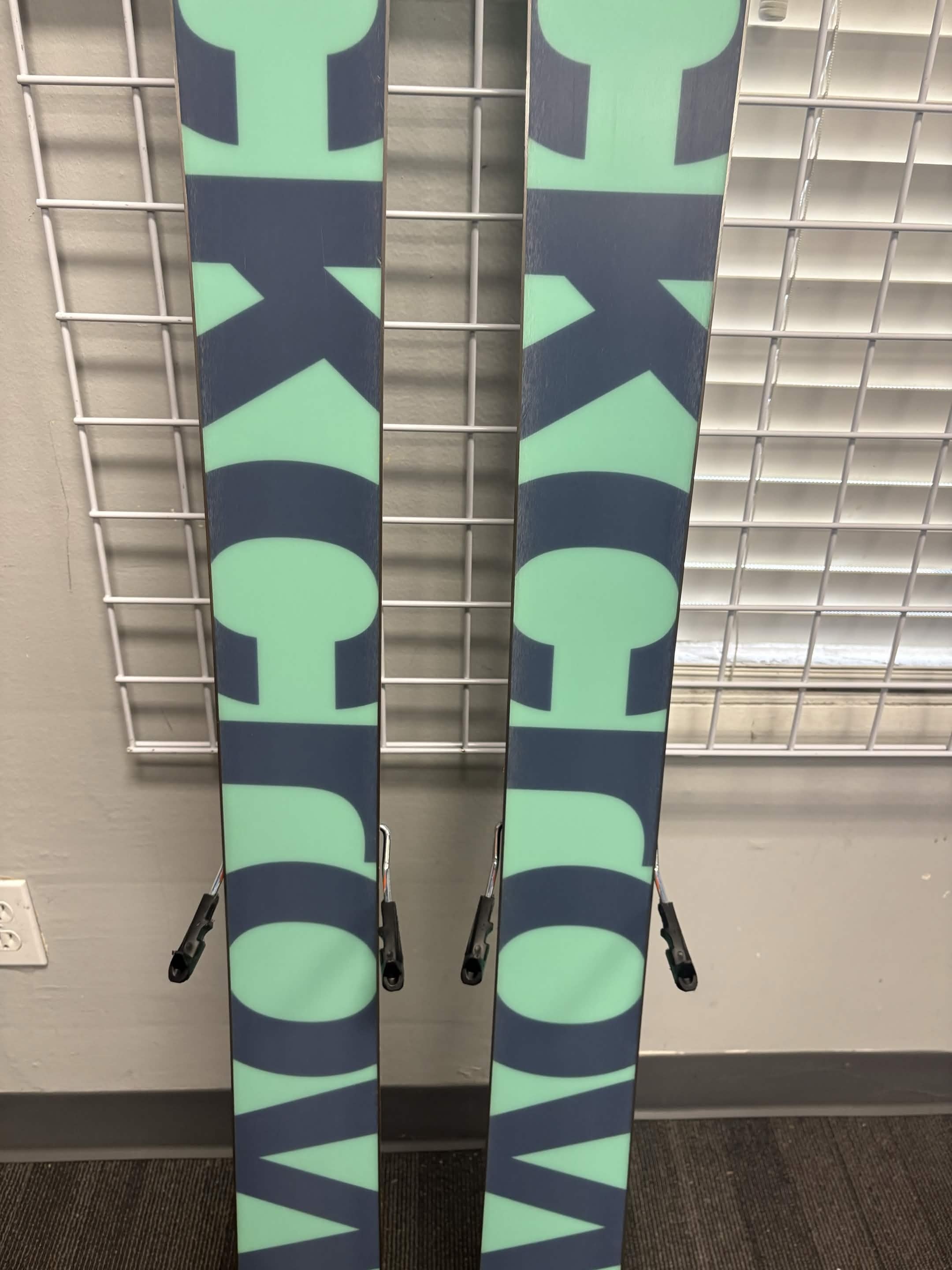 Black Crows Atris 178cm Skis w/ Atomic Strive 13 GW Demo Binding - Lightly Used