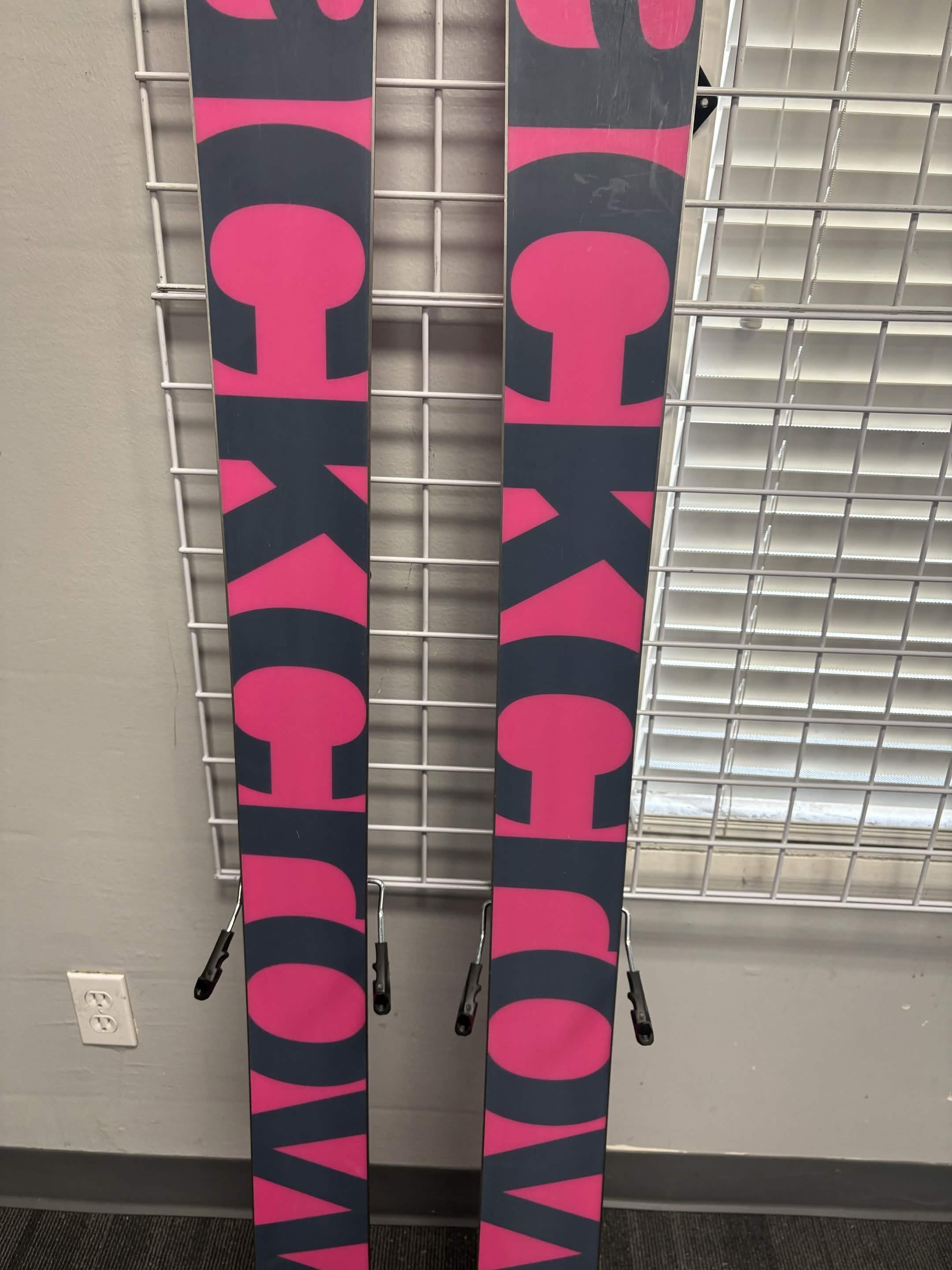 Black Crows Corvus Demo Ski 186cm w/ Atomic Strive 13 GW Demo Binding