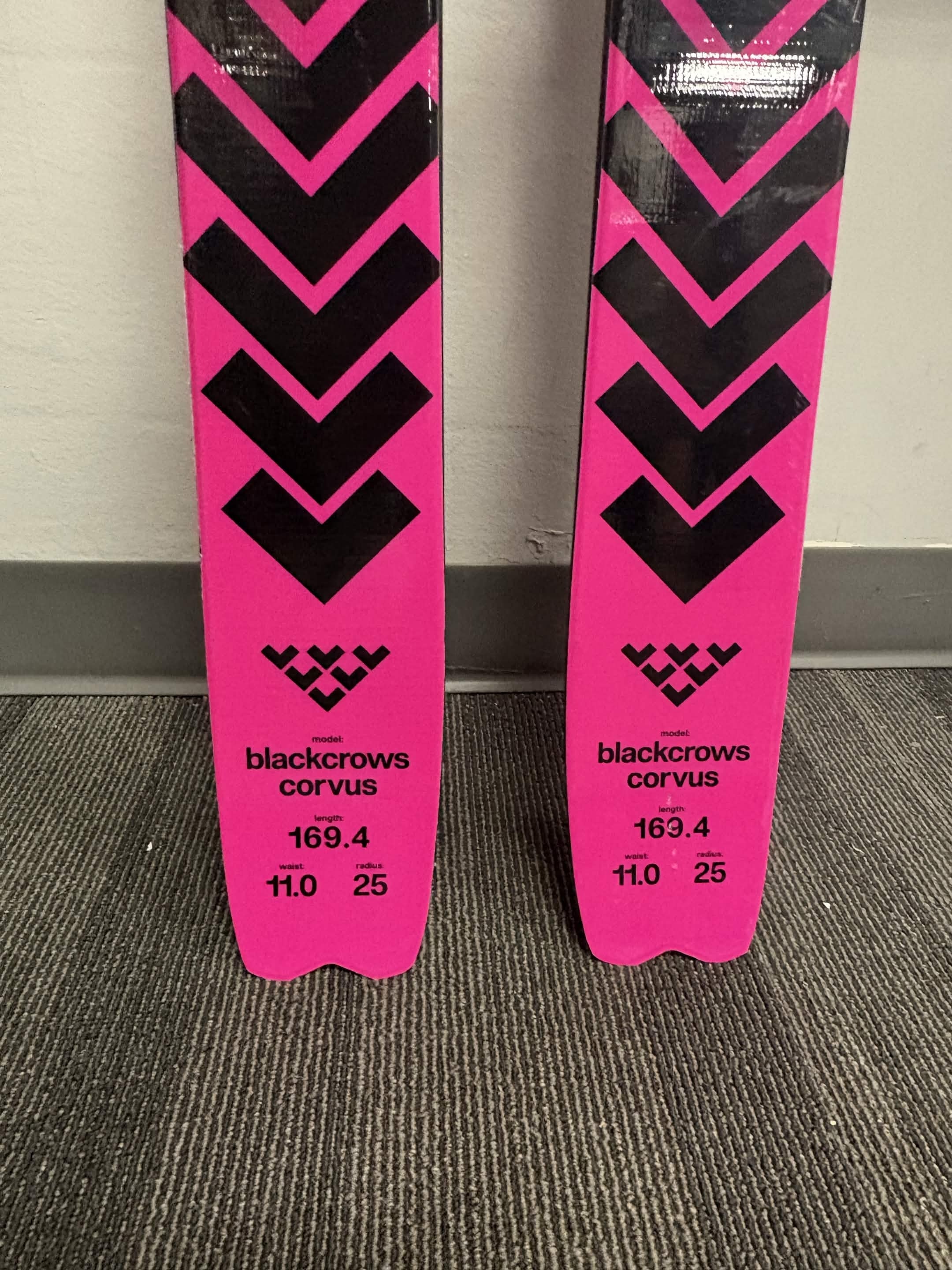 Black Crows Corvus 169cm Skis w/ Atomic Strive 13 GW Demo Binding - Lightly Used