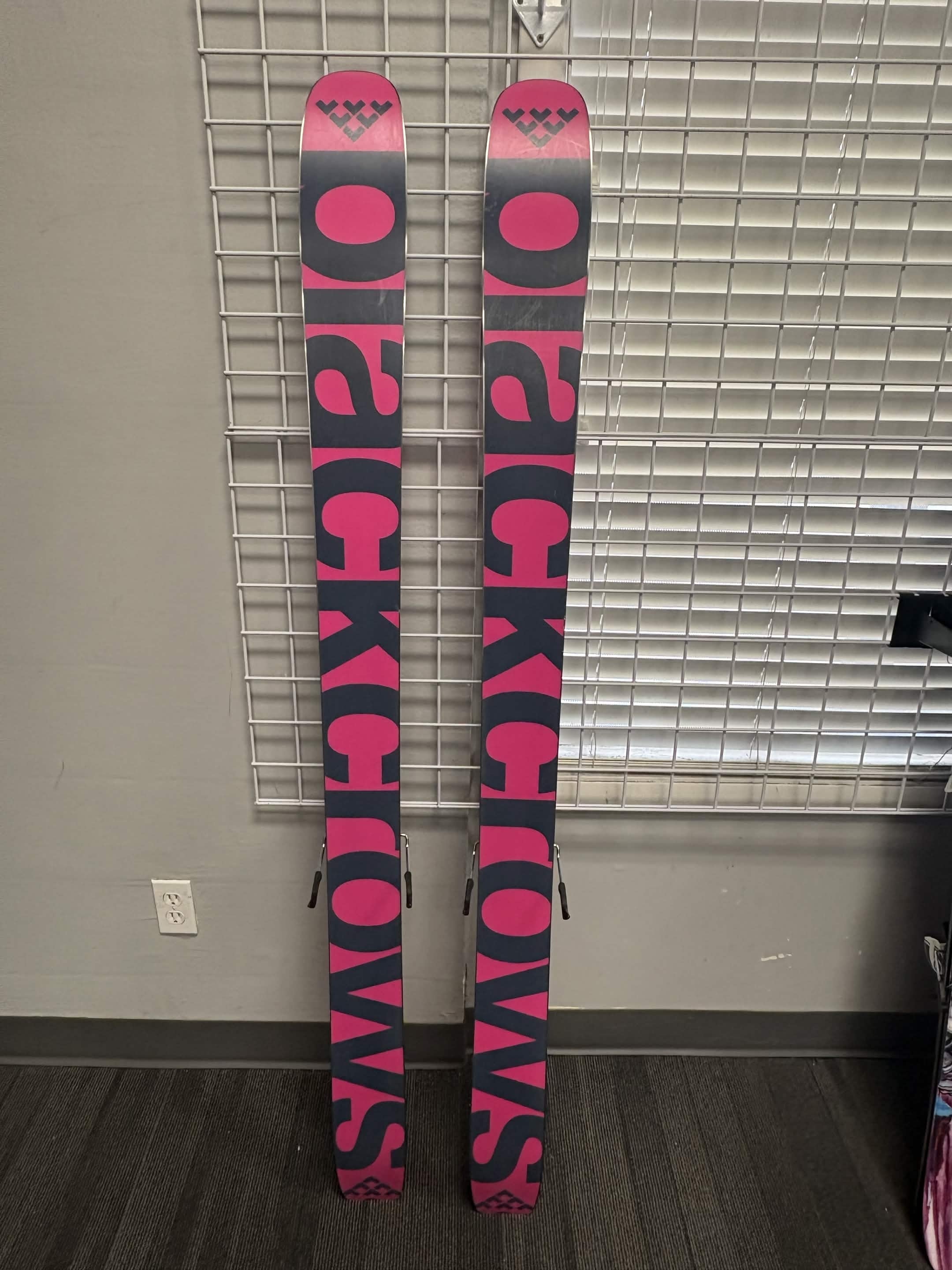Black Crows Corvus 169cm Skis w/ Atomic Strive 13 GW Demo Binding - Lightly Used