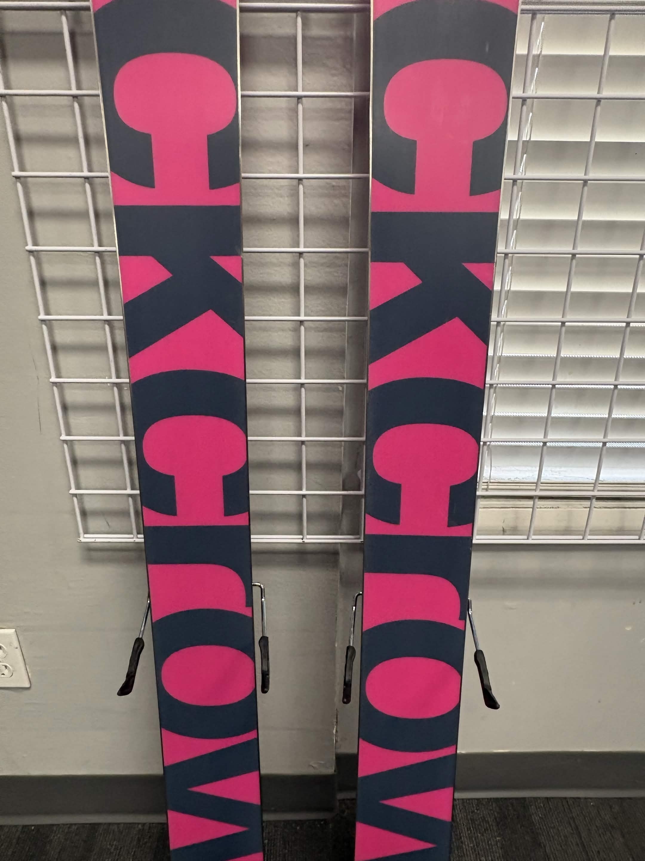Black Crows Corvus 169cm Skis w/ Atomic Strive 13 GW Demo Binding - Lightly Used