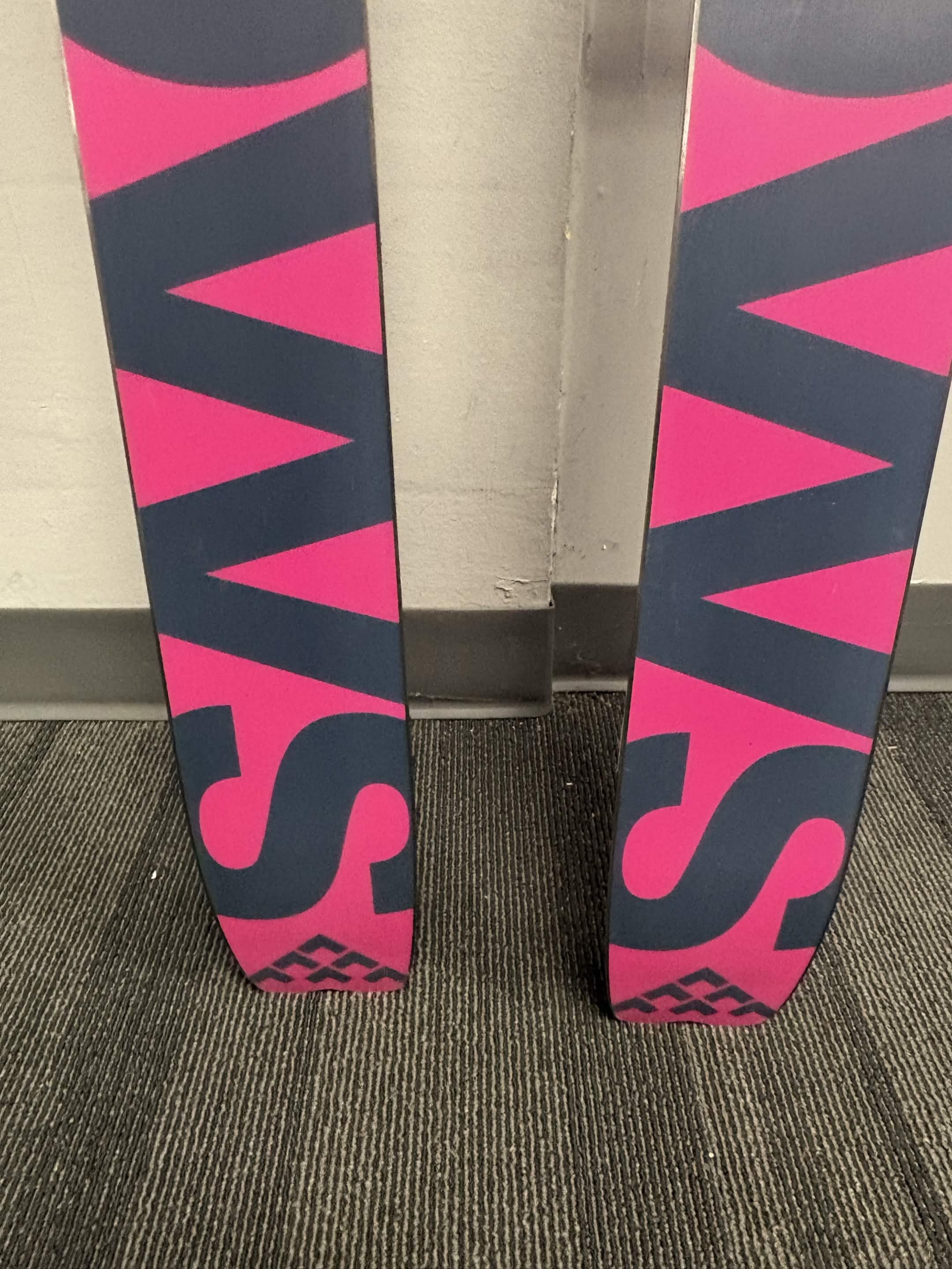 Black Crows Corvus 169cm Skis w/ Atomic Strive 13 GW Demo Binding - Lightly Used