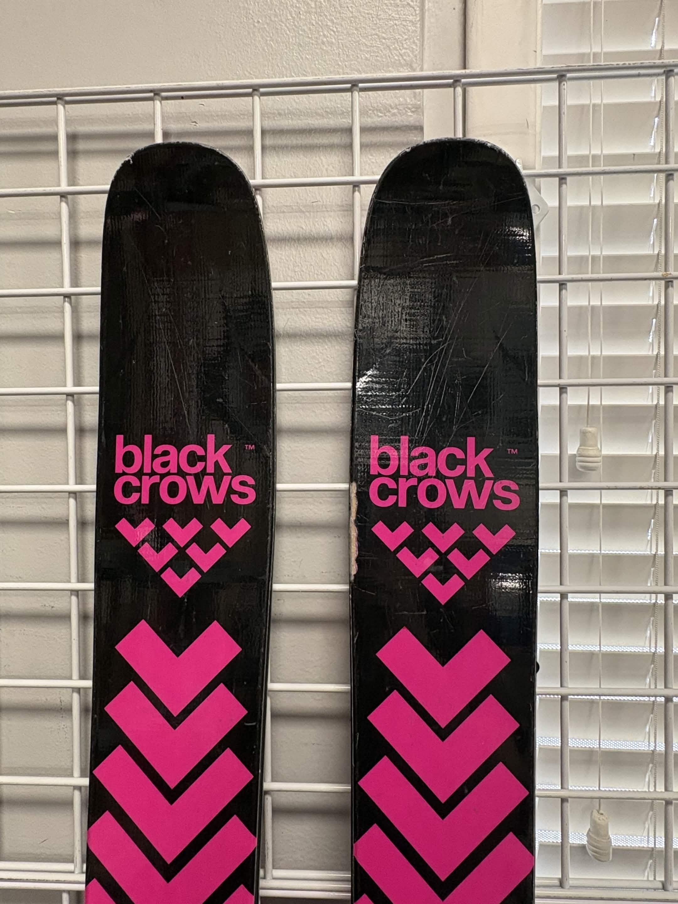 Black Crows Corvus 181cm Skis w/ Atomic Strive 13 GW Demo Binding - Lightly Used