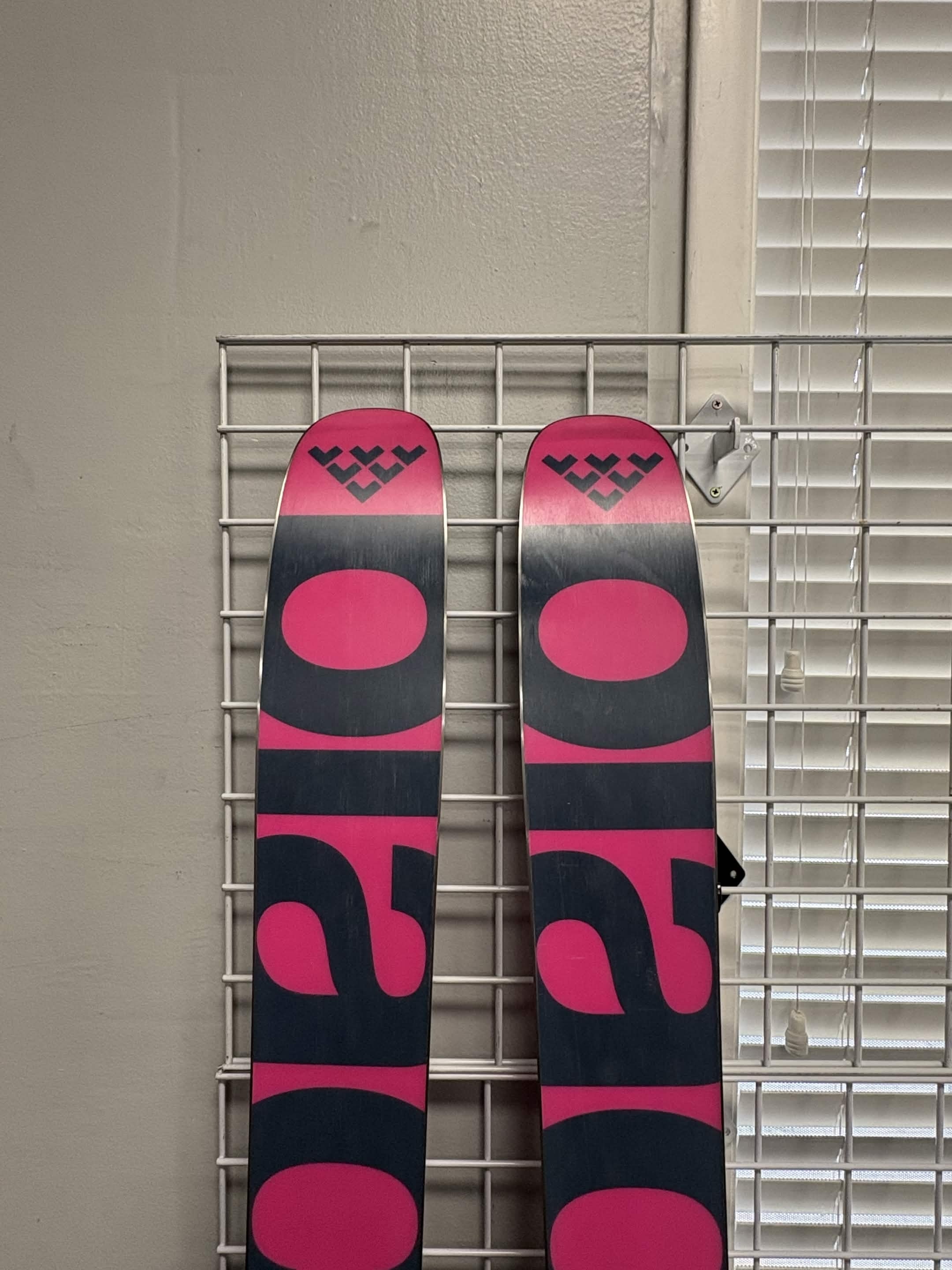 Black Crows Corvus 181cm Skis w/ Atomic Strive 13 GW Demo Binding - Lightly Used