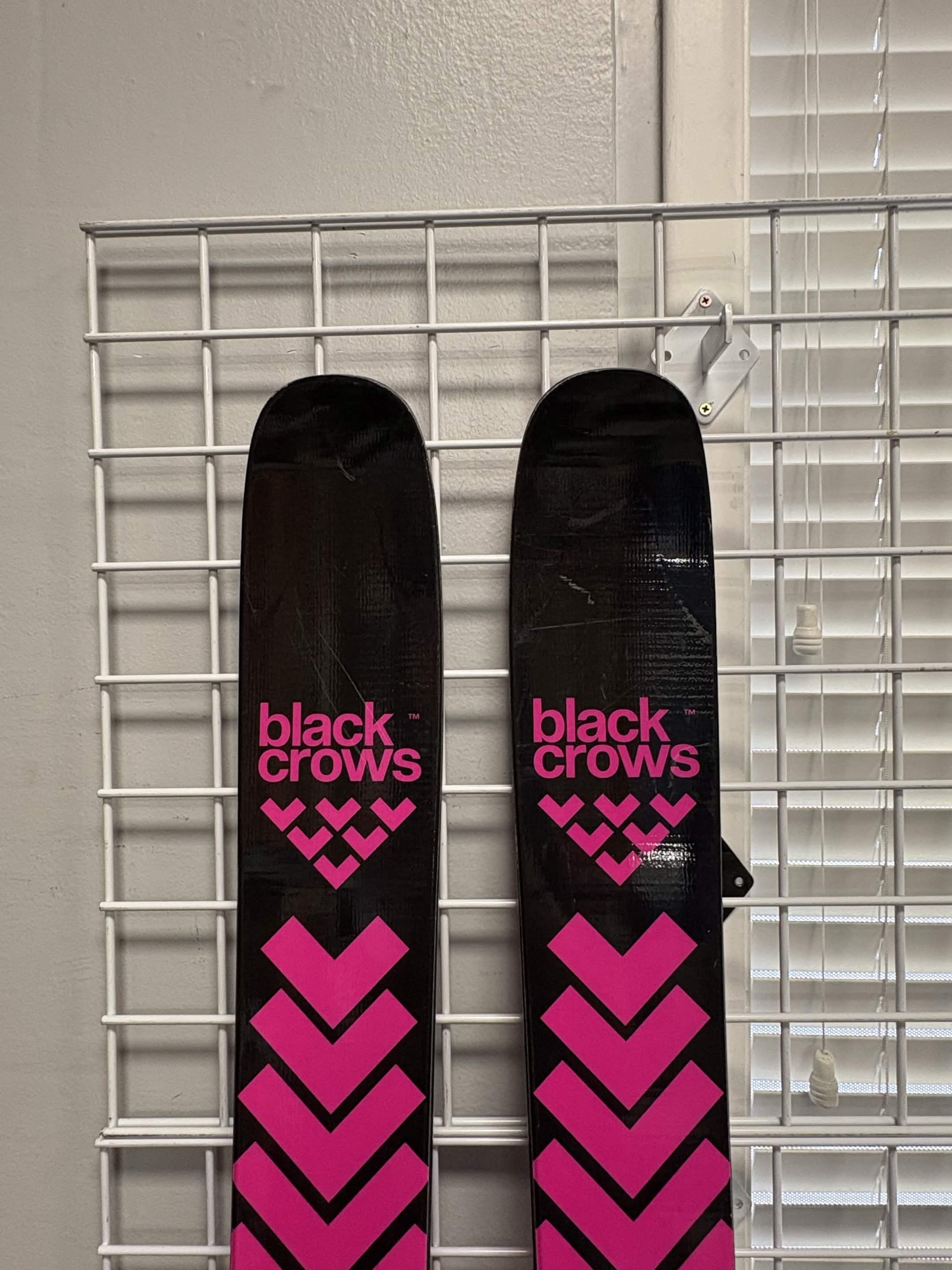 Black Crows Corvus 176cm Skis w/ Atomic Strive 13 GW Demo Binding - Lightly Used