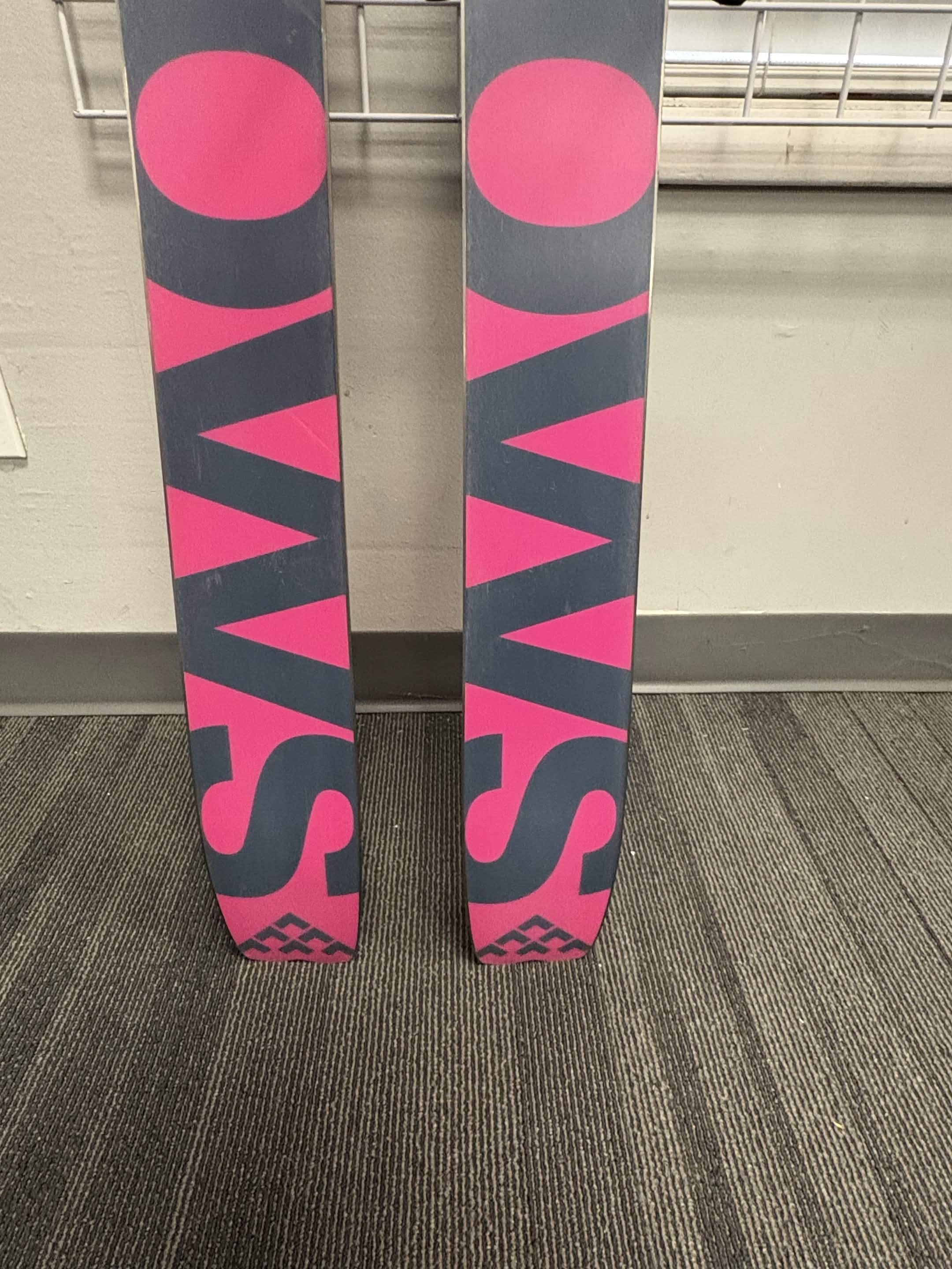 Black Crows Corvus 176cm Skis w/ Atomic Strive 13 GW Demo Binding - Lightly Used
