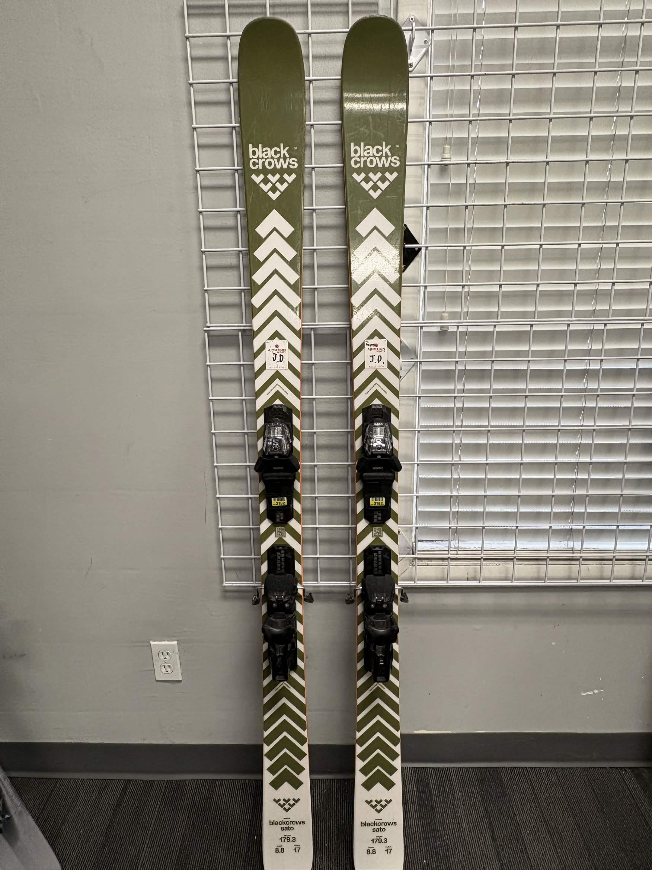 Black Crows Sato 179cm Skis w/ Atomic Strive 13 GW Demo Binding - Lightly Used 2026