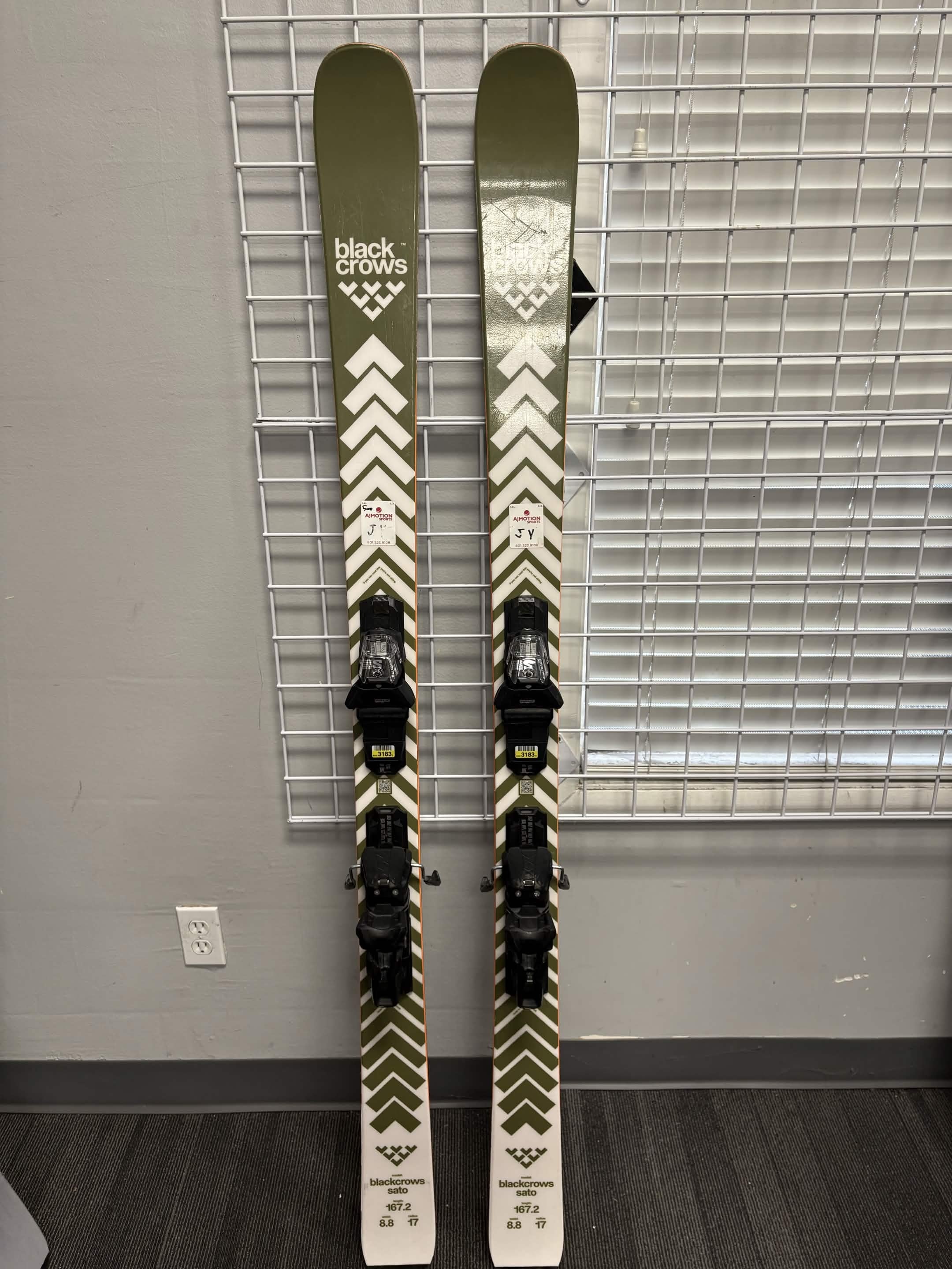 Black Crows Sato 167cm Skis w/ Salomon M12 GW Demo Binding - Lightly Used 2026