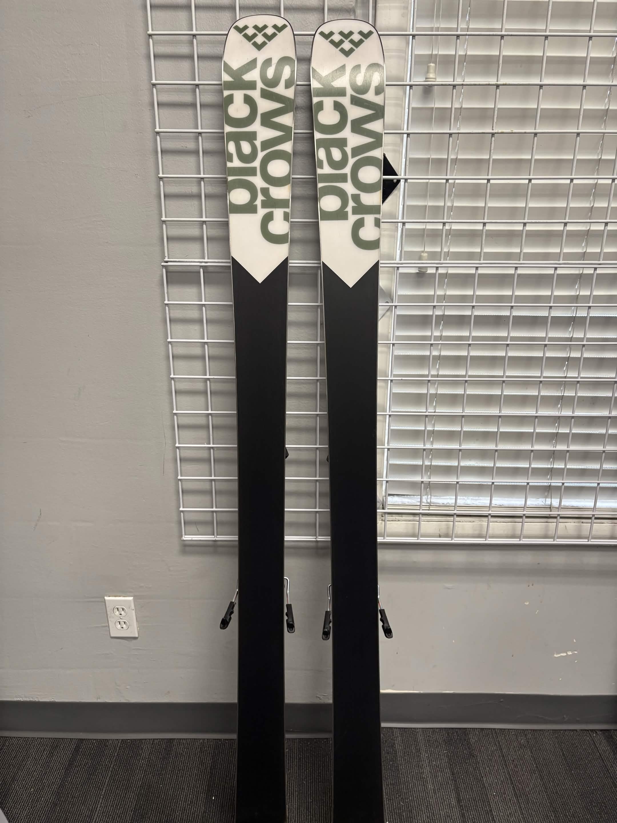 Black Crows Sato 167cm Skis w/ Salomon M12 GW Demo Binding - Lightly Used 2026