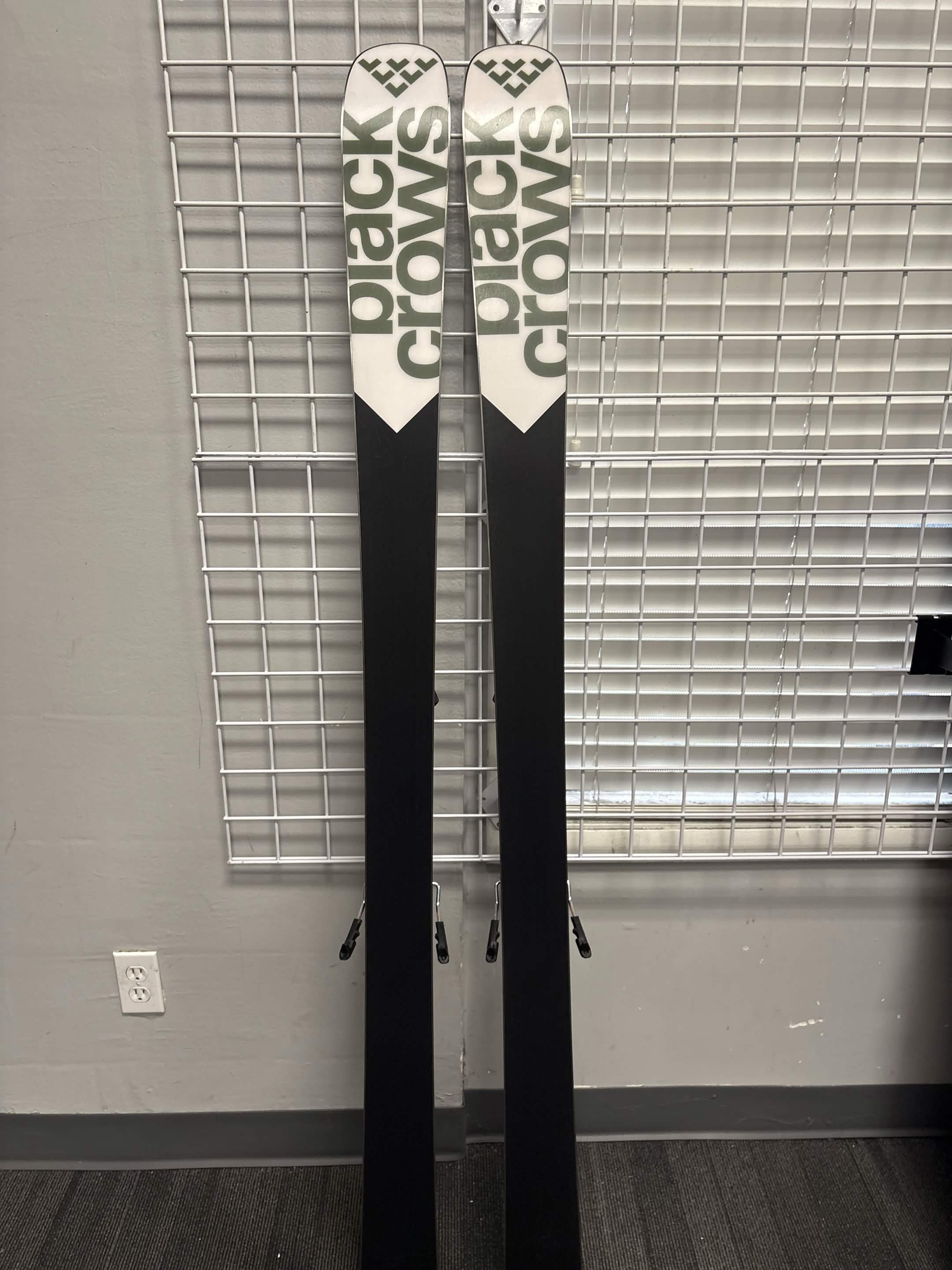 Black Crows Sato 173cm Skis w/ Atomic Strive 13 GW Demo Binding - Lightly Used 2026