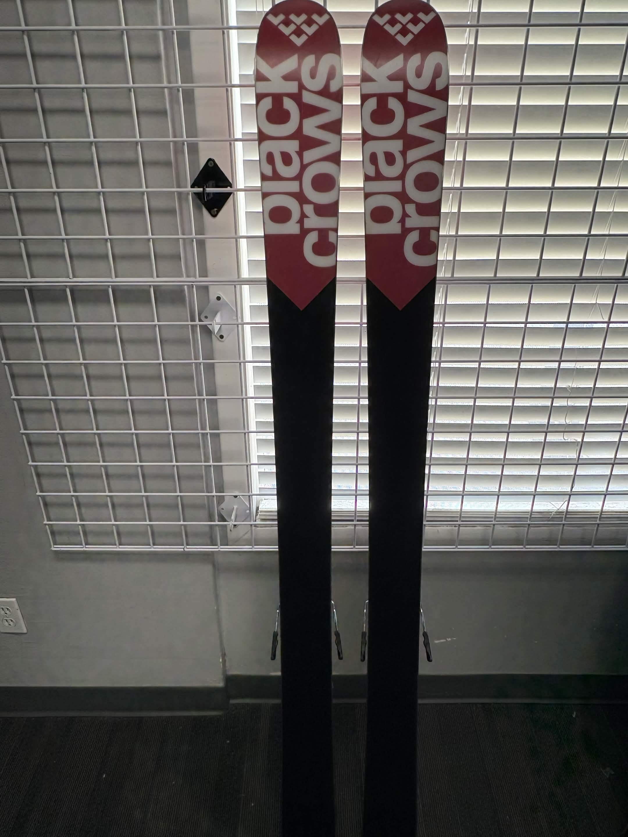 Black Crows Camox 169cm Skis w/ Atomic Strive 13 GW Demo Binding - Lightly Used 2026