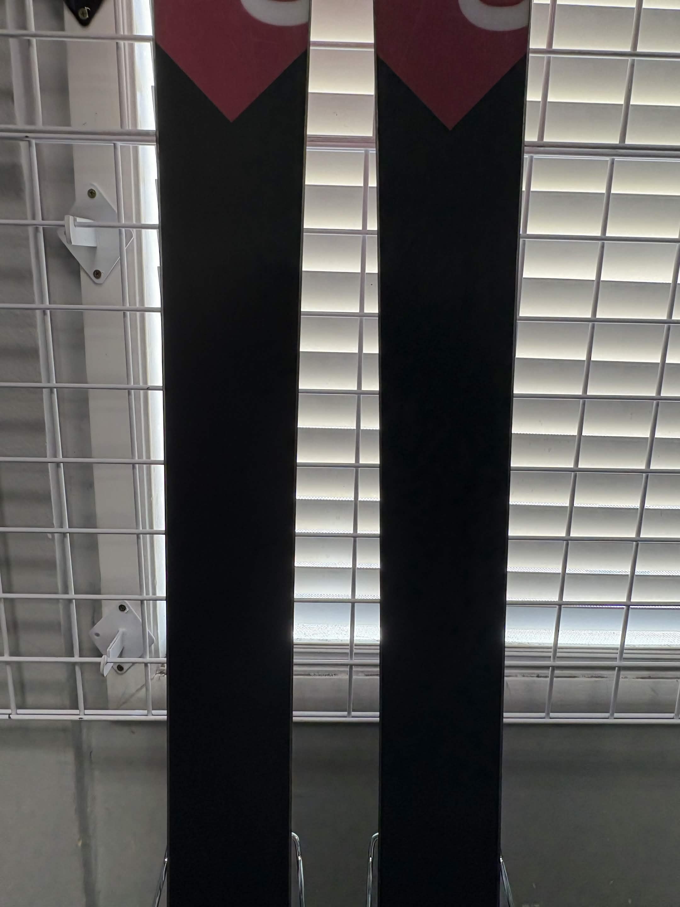 Black Crows Camox 169cm Skis w/ Atomic Strive 13 GW Demo Binding - Lightly Used 2026