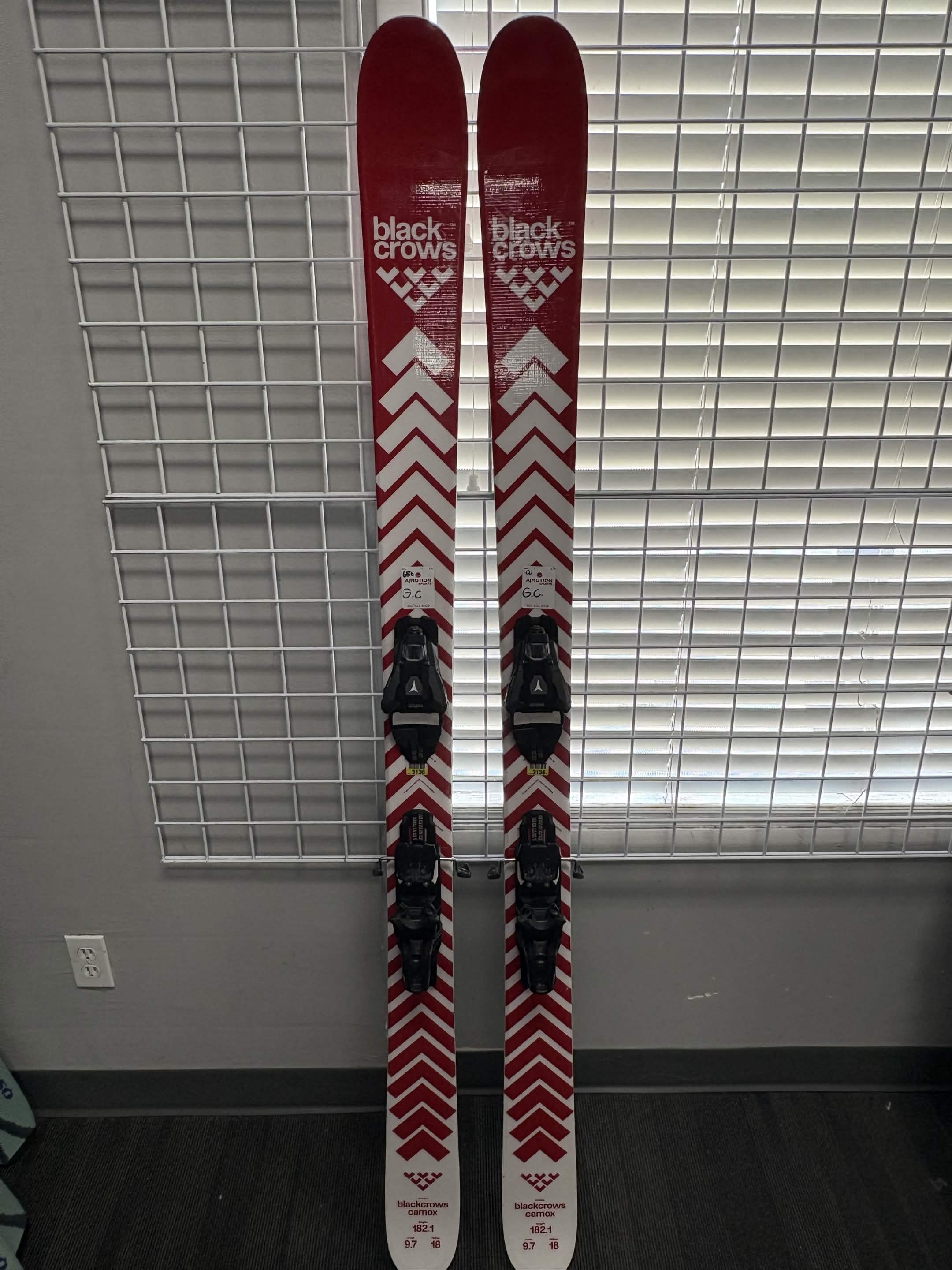Black Crows Camox 182cm Skis w/ Atomic Strive 13 GW Demo Binding - Lightly Used 2026