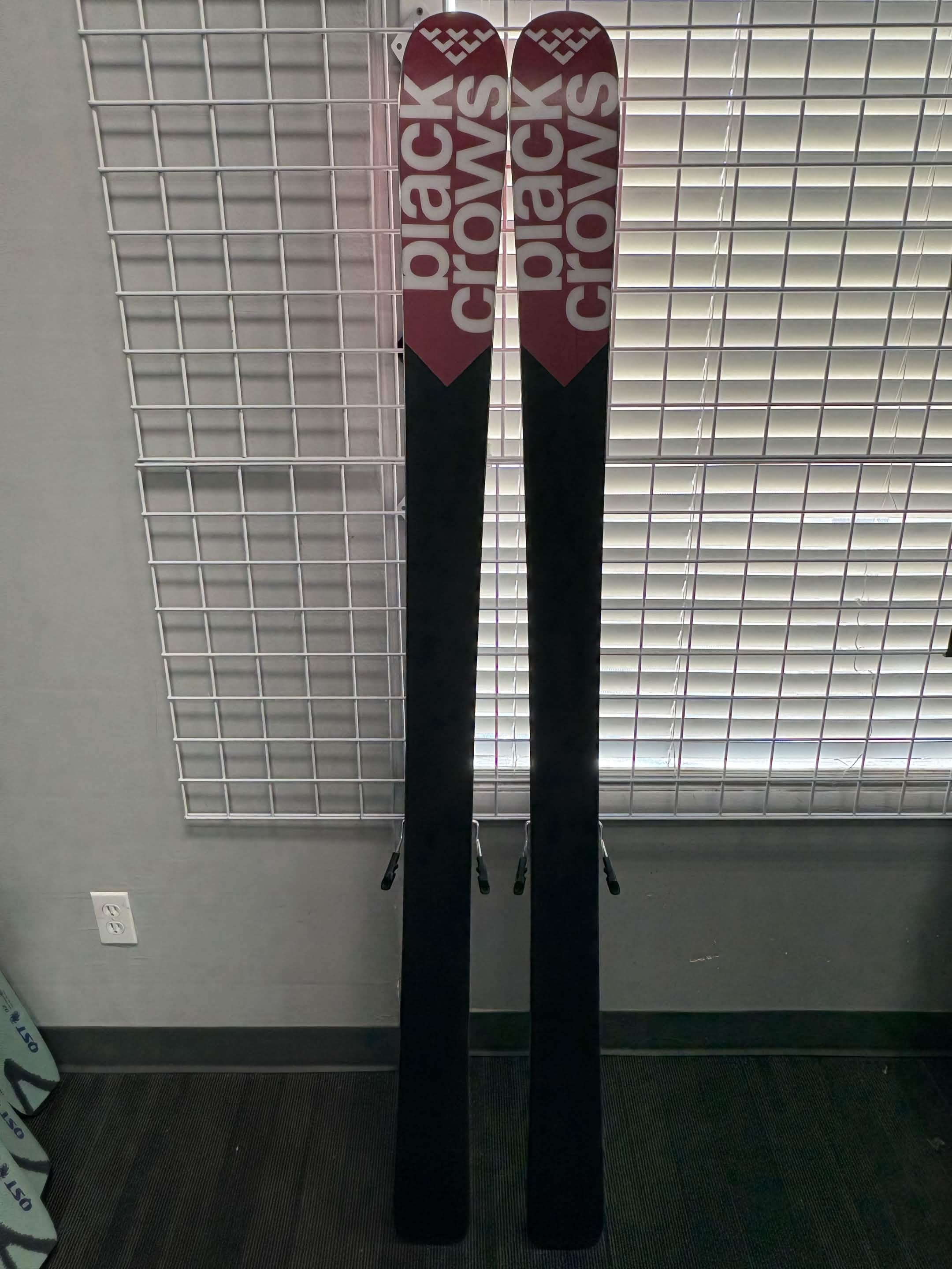 Black Crows Camox 182cm Skis w/ Atomic Strive 13 GW Demo Binding - Lightly Used 2026