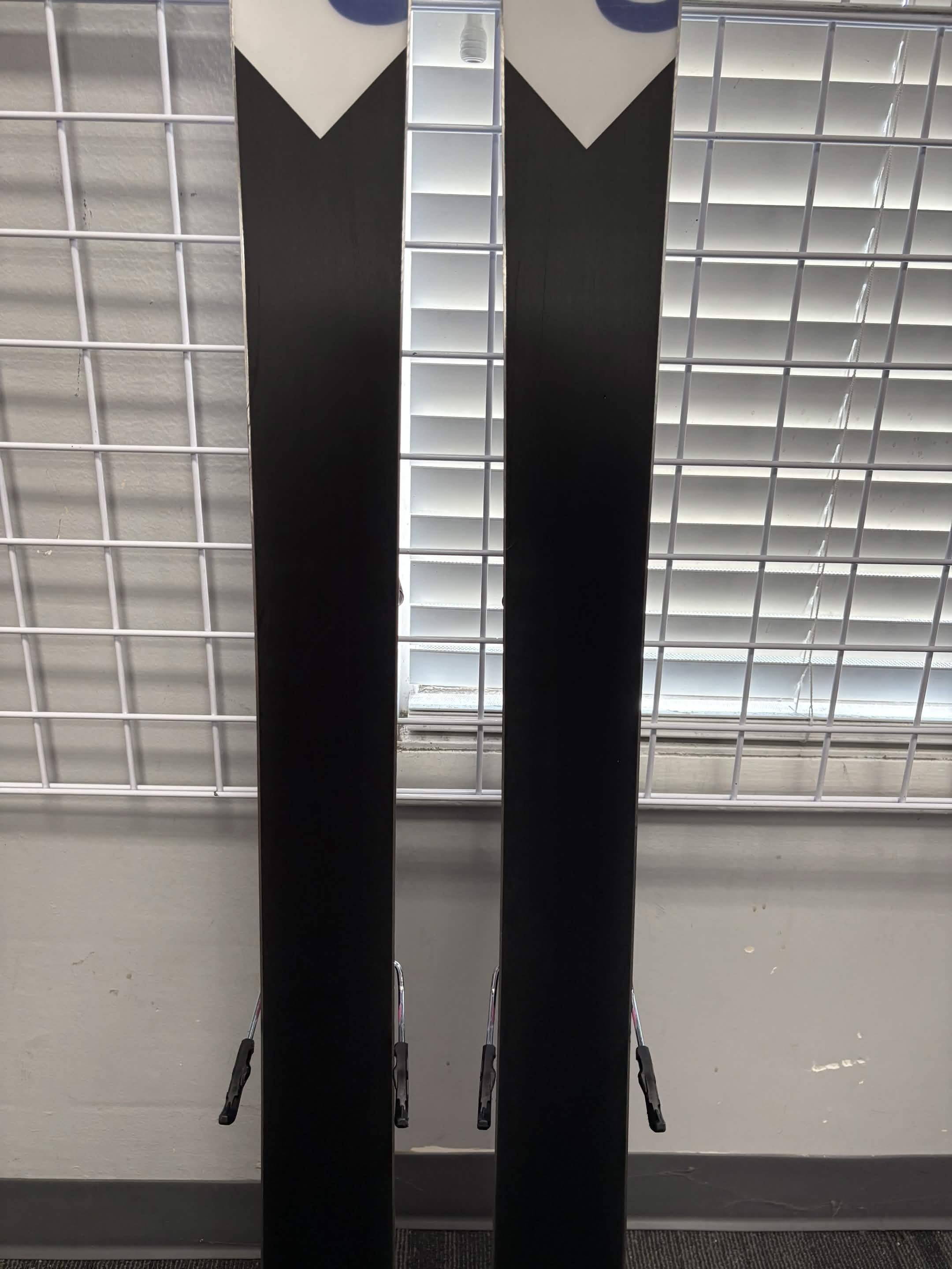 Black Crows Serpo 160cm Skis w/ Atomic Strive 13 GW Demo Binding - Lightly Used