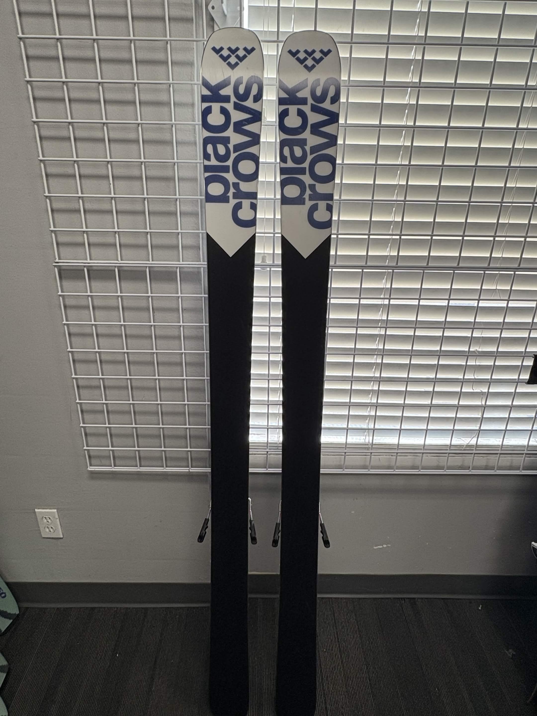 Black Crows Serpo 174cm Skis w/ Atomic Strive 13 GW Demo Binding - Lightly Used