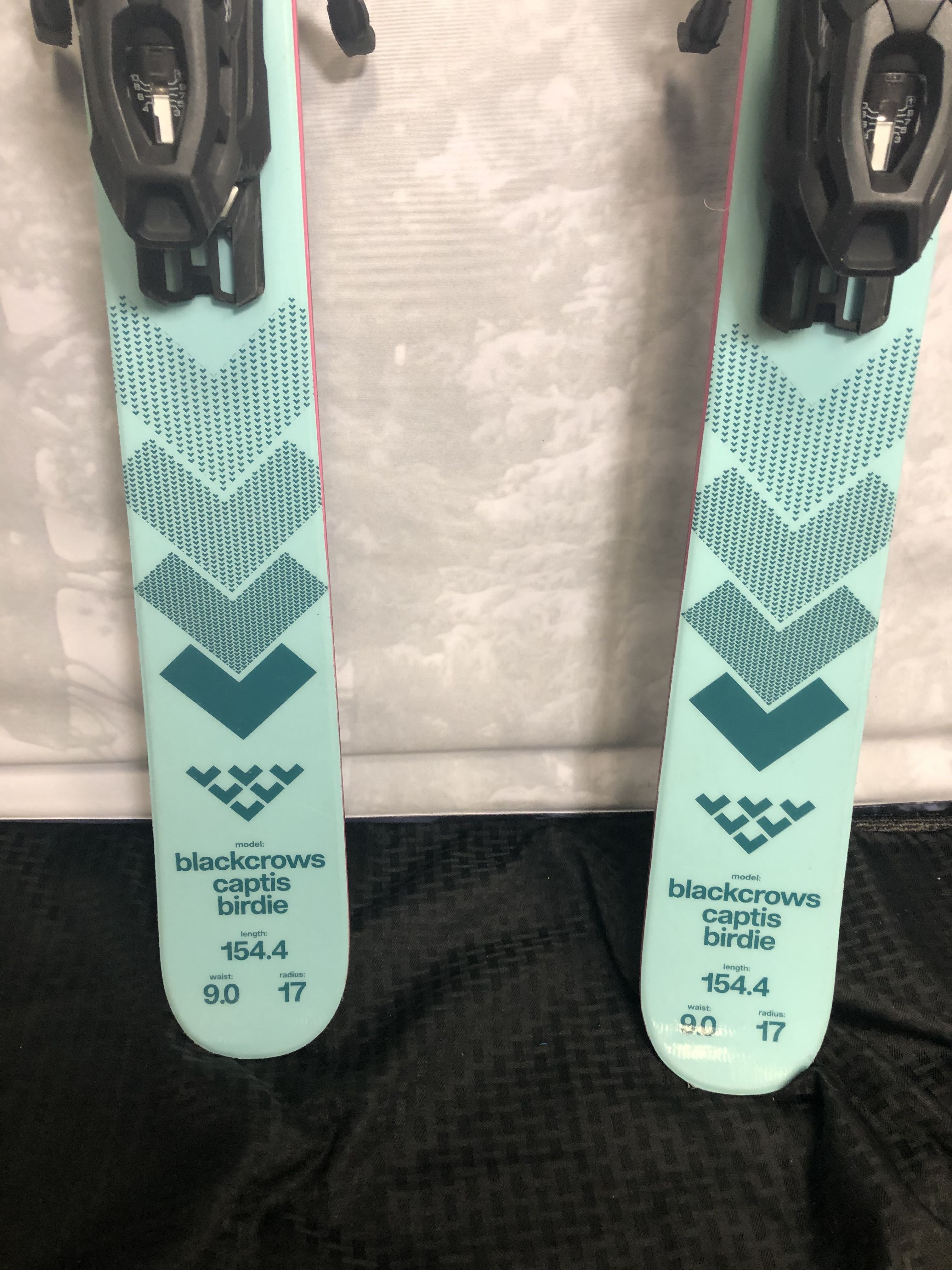 Used Black Crows Captis Birdie 154 cm Skis w/ Tyrolia Attack 11 GW Demo Bindings