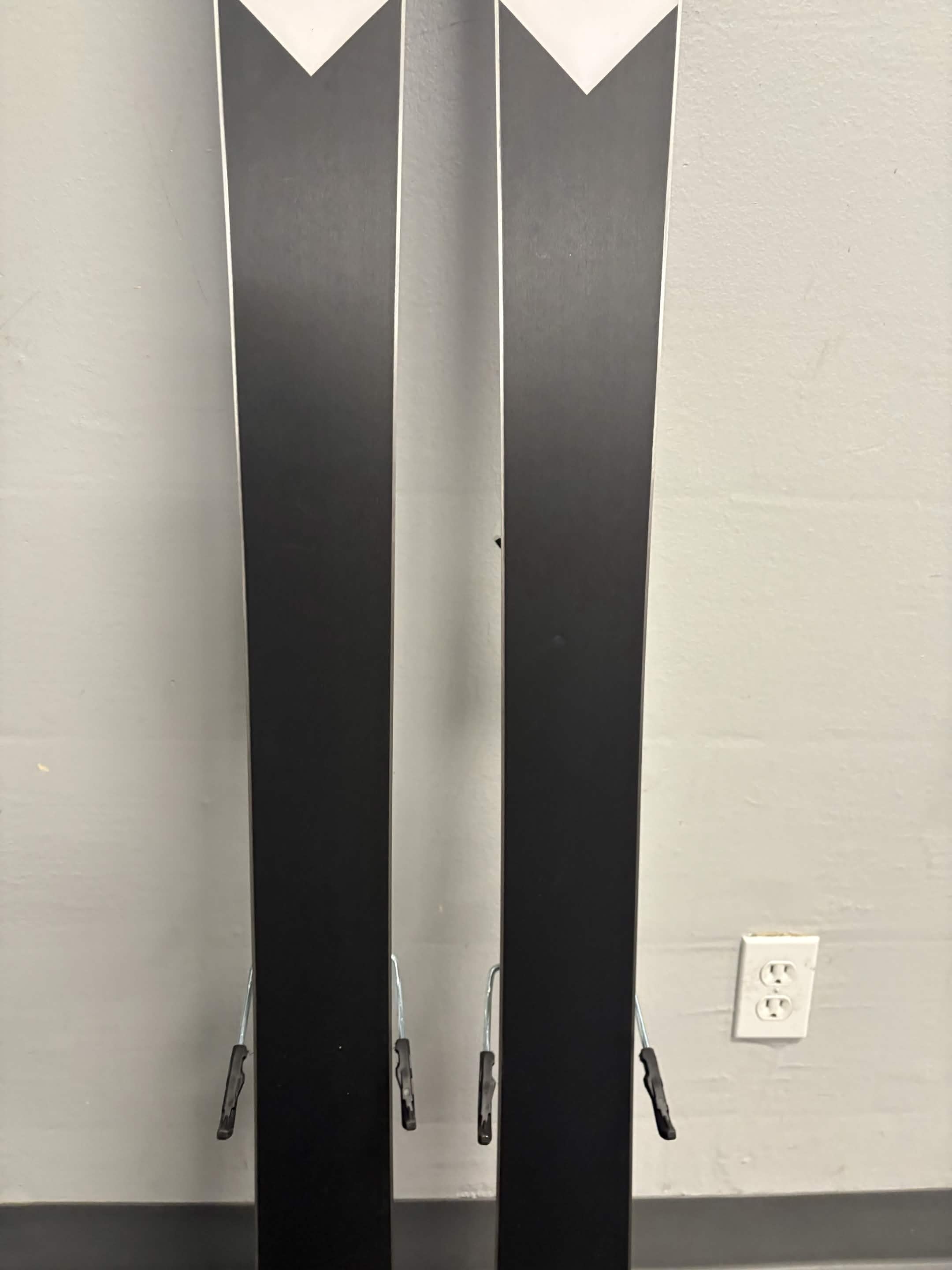 Black Crows Sato Birdie 155cm Demo Skis w/ Salomon M10 GW Demo Binding- New 2026