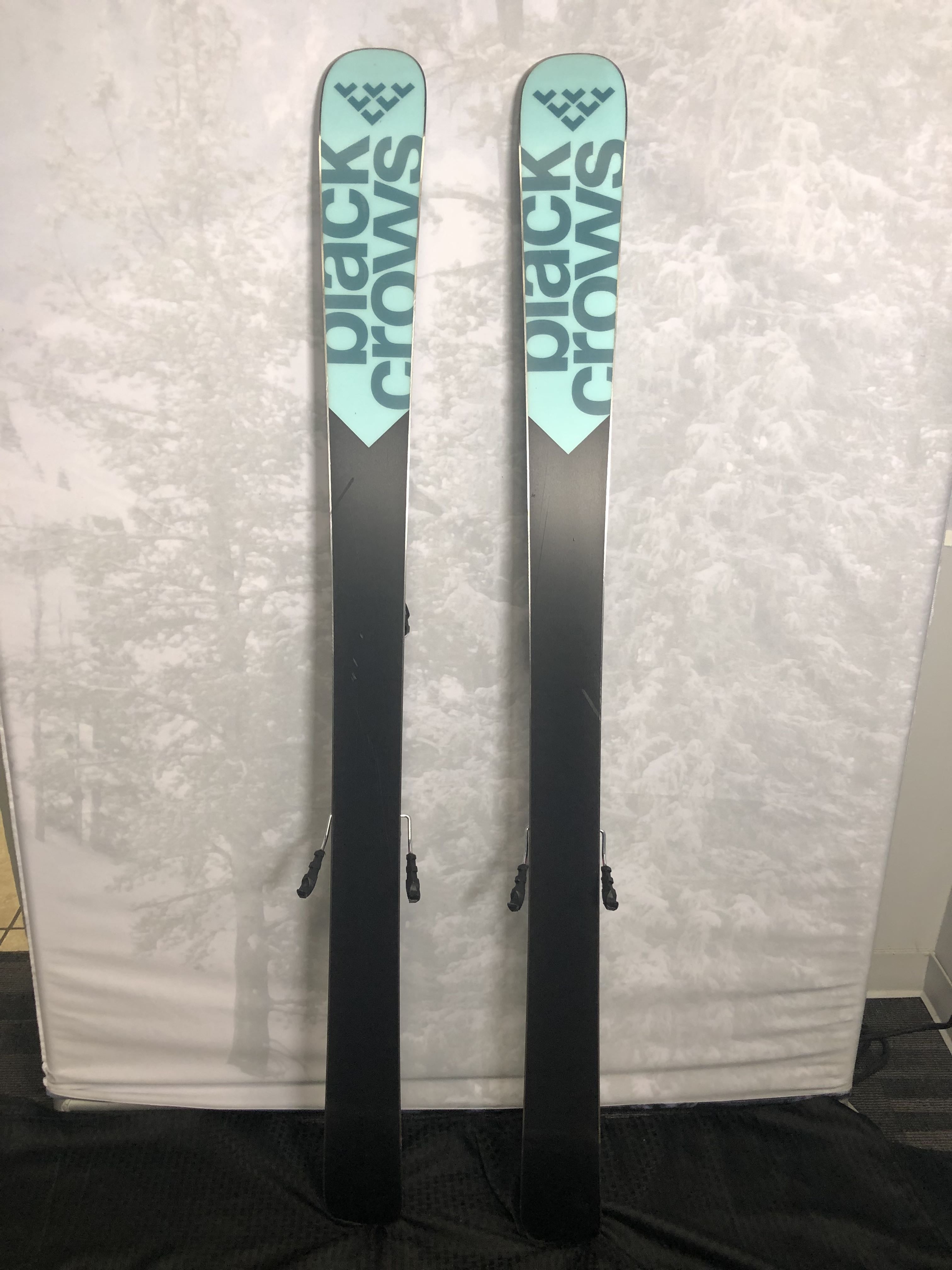 Used Black Crows Captis Birdie 154 cm Skis w/ Tyrolia Attack 11 GW Demo Bindings