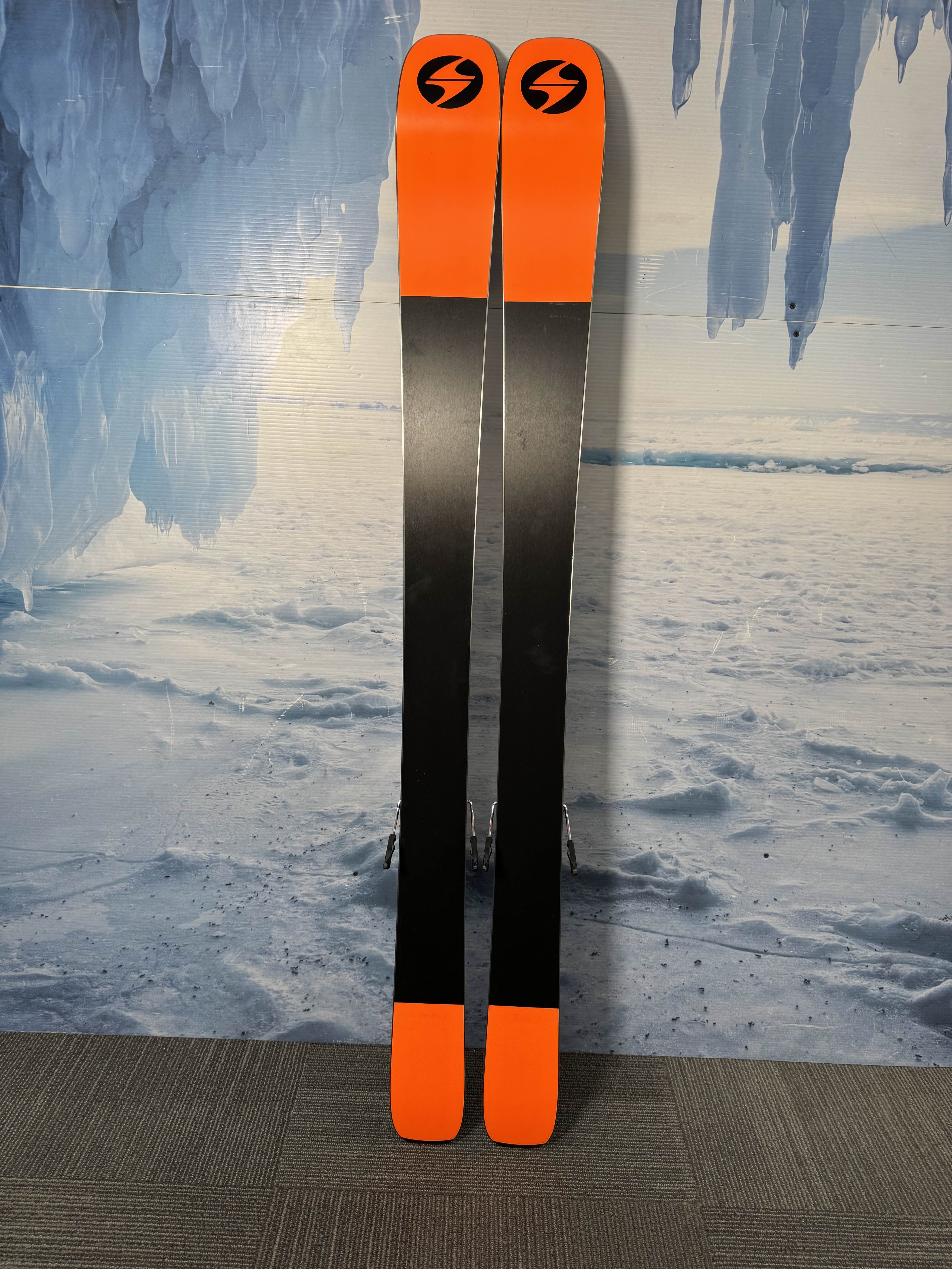 Lightly Used 2026 Blizzard Black Pearl 94 Ski w/ Atomic Strive 11 Demo Bindings - 158CM
