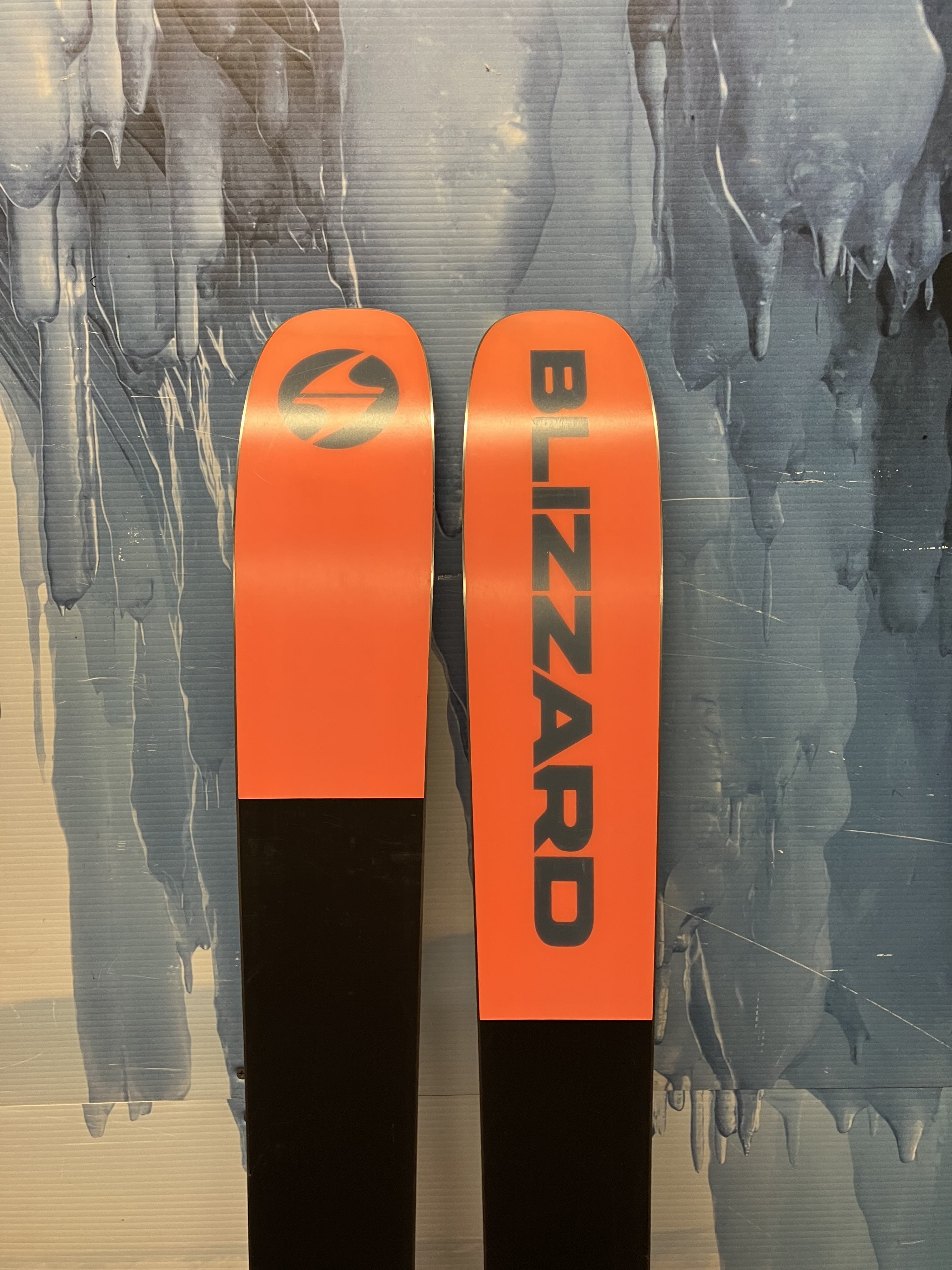 Used Blizzard Rustler 9 186cm Skis w/ Salomon Strive 13 Demo Binding