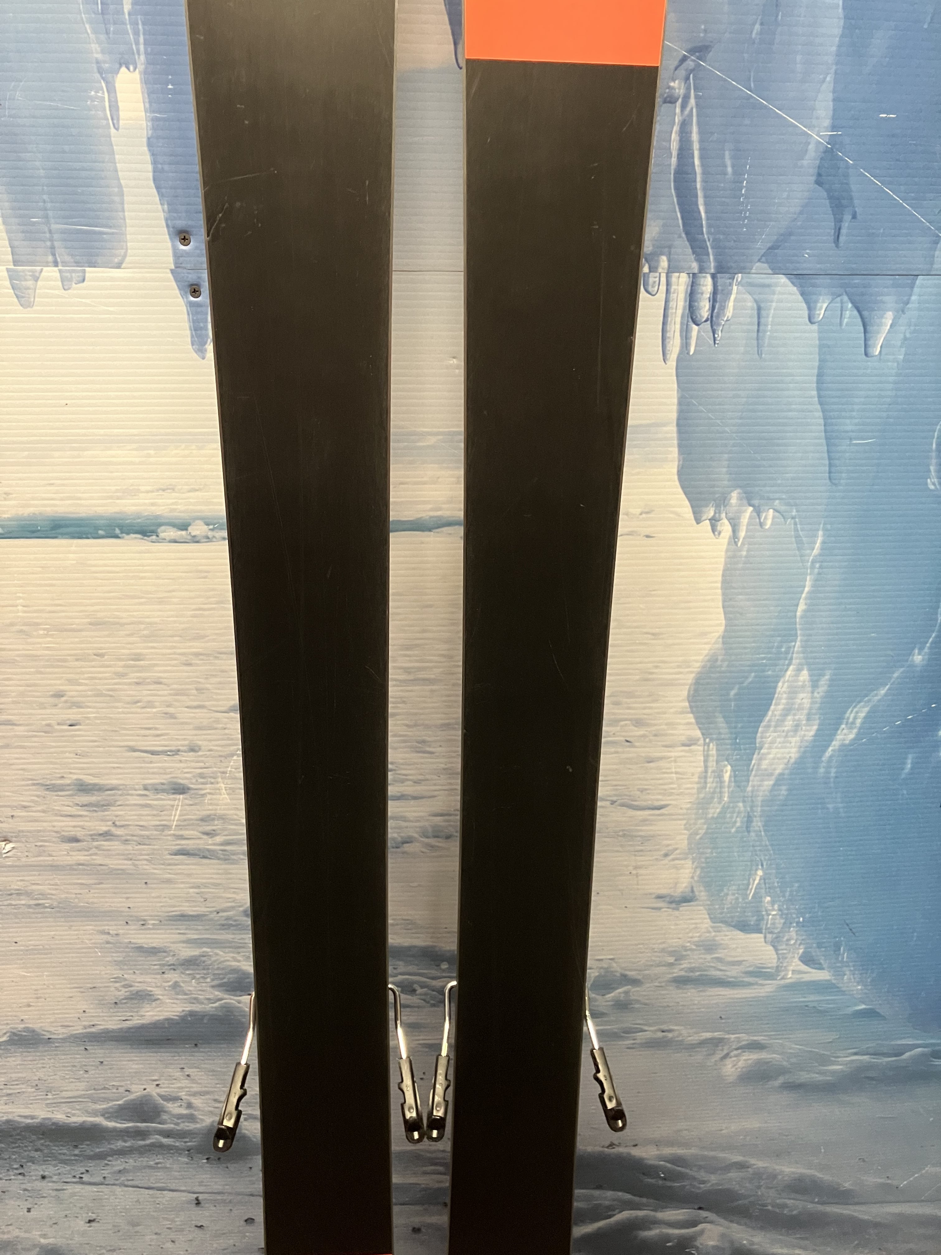 Used Blizzard Rustler 9 186cm Skis w/ Salomon Strive 13 Demo Binding