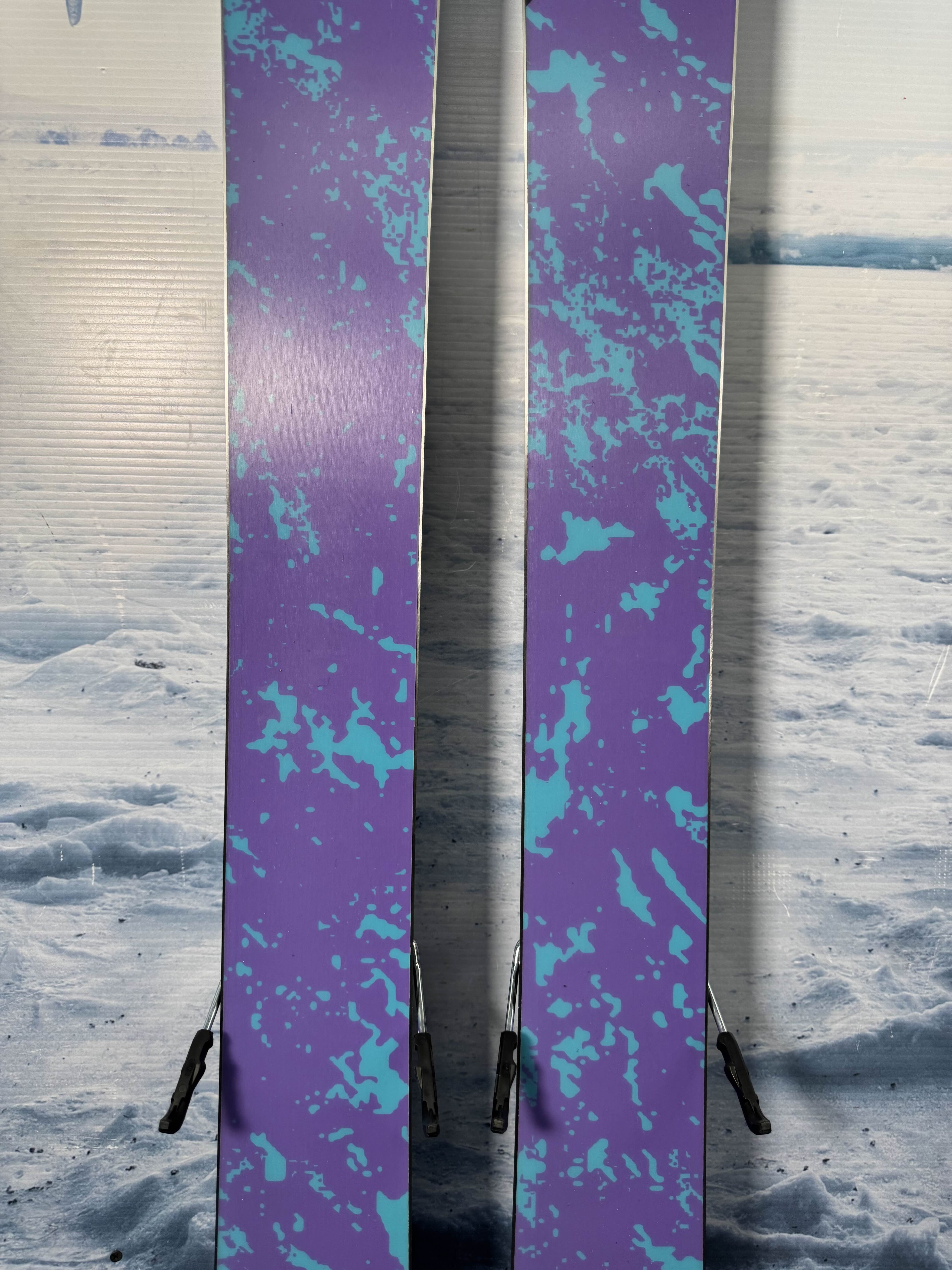 New 2026 Salomon QST Echo Skis - 165cm w/ Atomic Strive 11 Demo Bindings