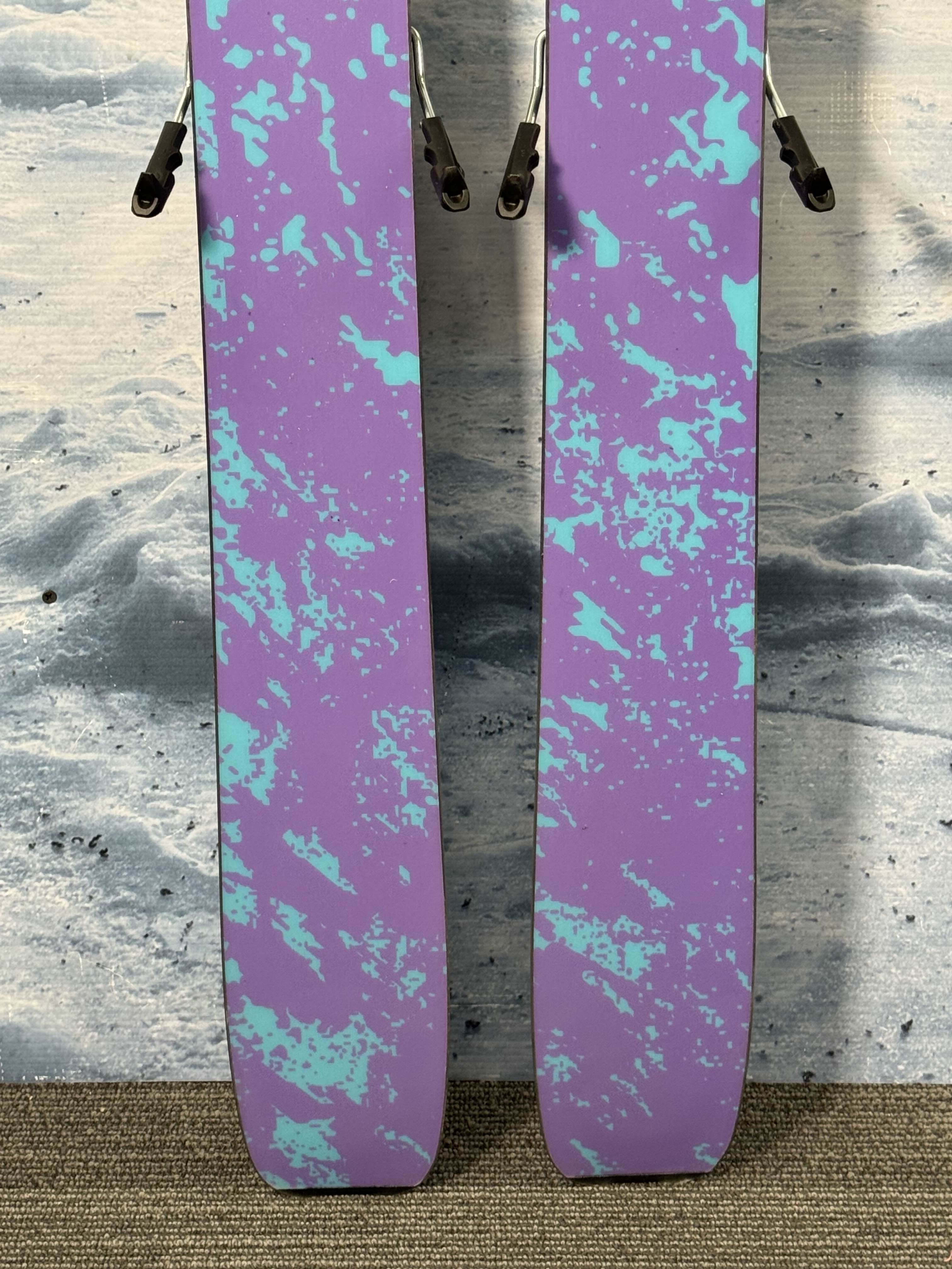 New 2026 Salomon QST Echo Skis - 173cm w/ Atomic Strive 11 Bindings