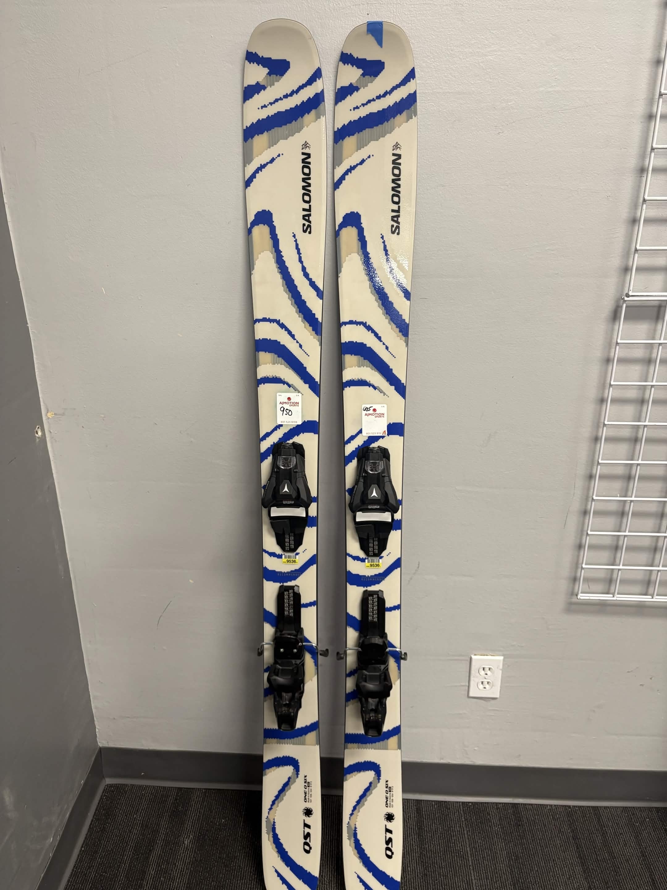 New 2026 Salomon QST 106 w/ Atomic NR Strive 11 GW Demo Binding- 165cm
