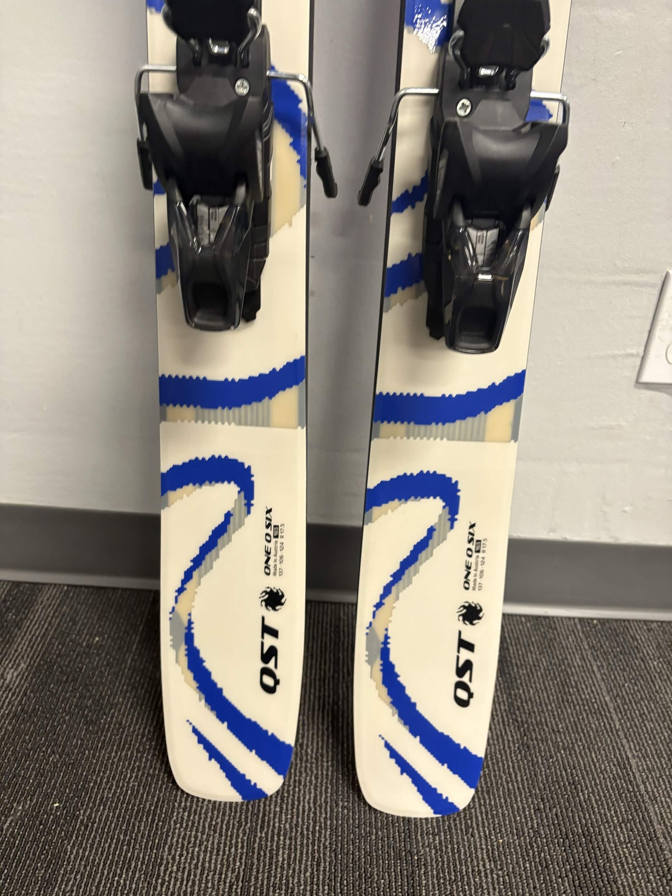 New 2026 Salomon QST 106 w/ Atomic NR Strive 11 GW Demo Binding- 165cm