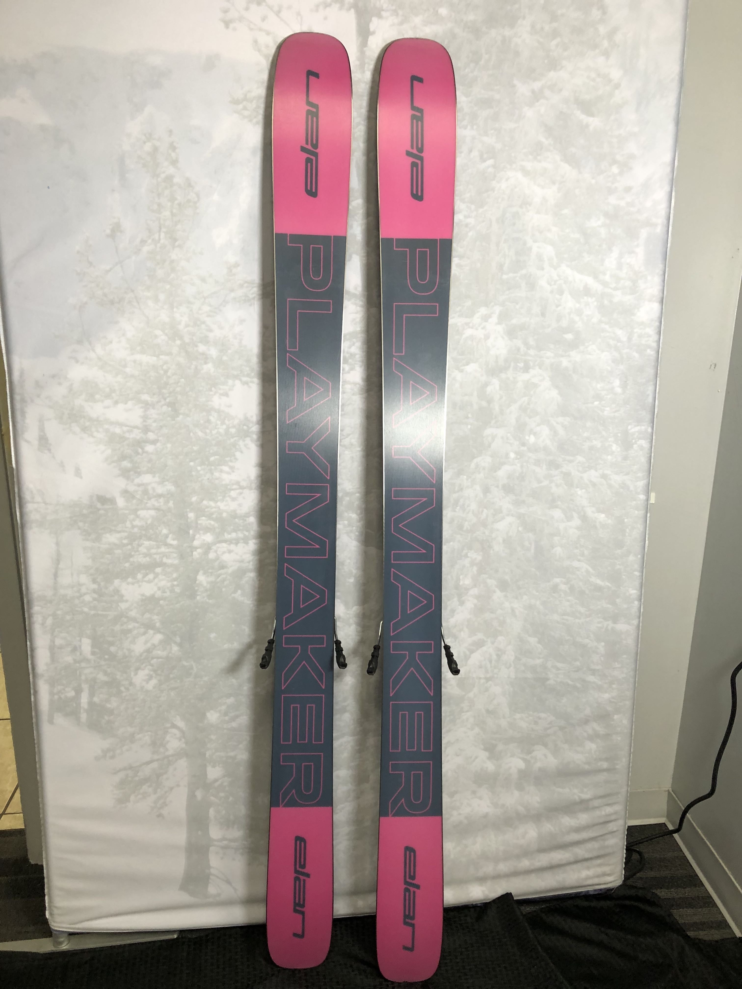 Lightly used 2025 Elan Playmaker 111 ski- 180cm w/ Tyrolia Attack LYT 13 adjustable GW binding