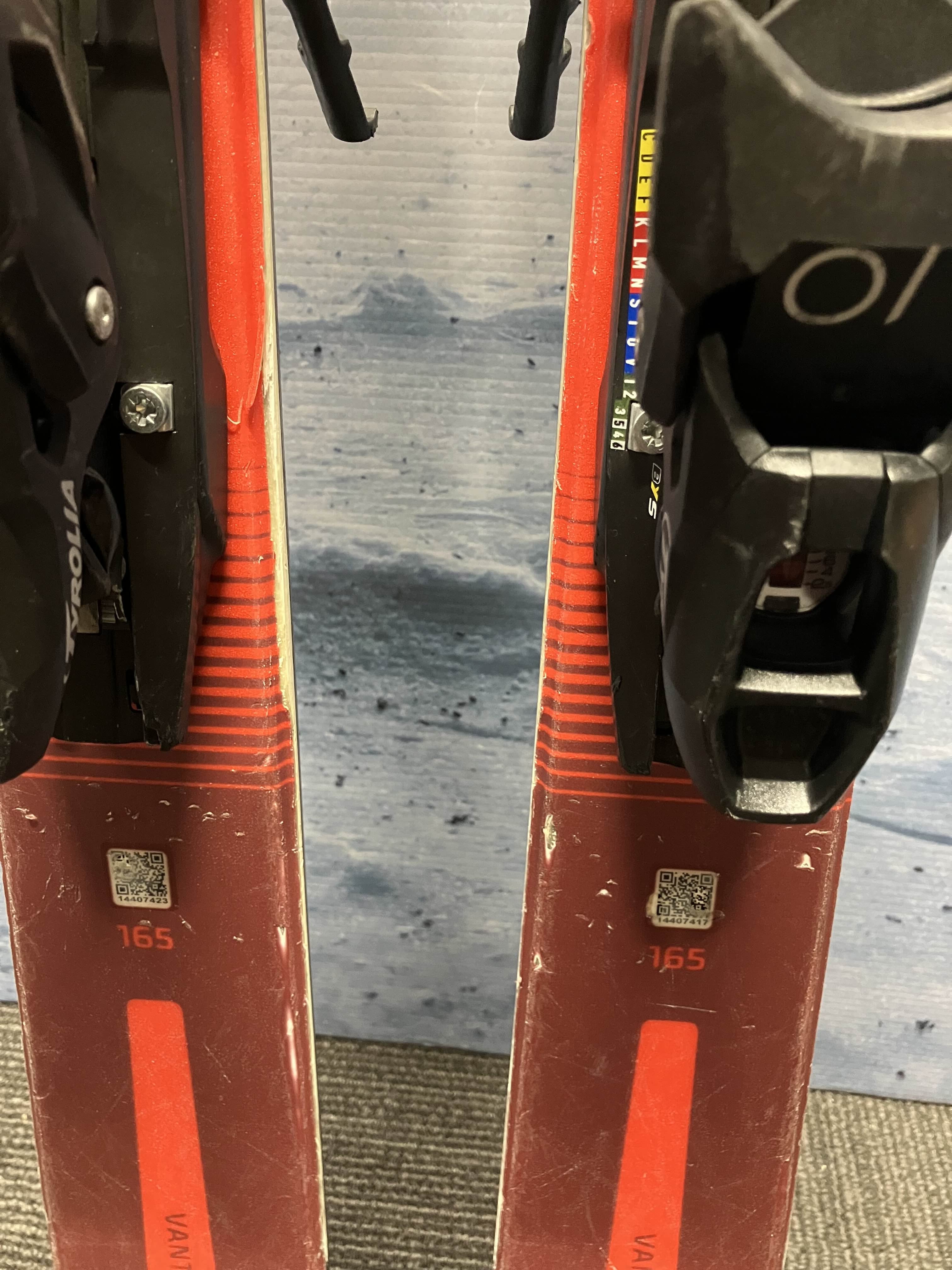 Used Atomic Vantage 83 Skis 165cm w/ Tyrolia SP 10 Demo Bindings