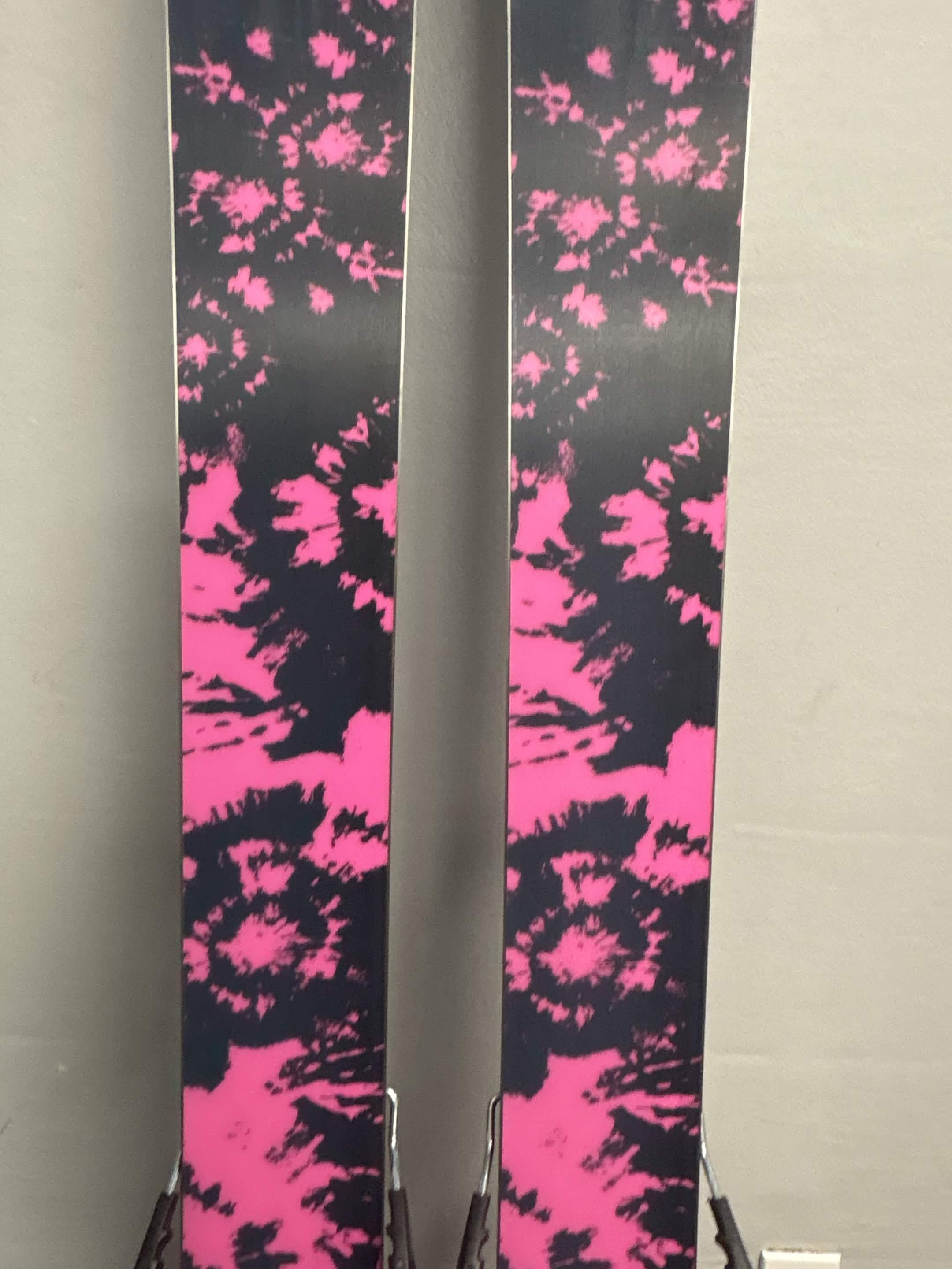 New 2026 Salomon QST X Skis w/ Salomon NR Strive 13 GW Demo Binding - 184cm