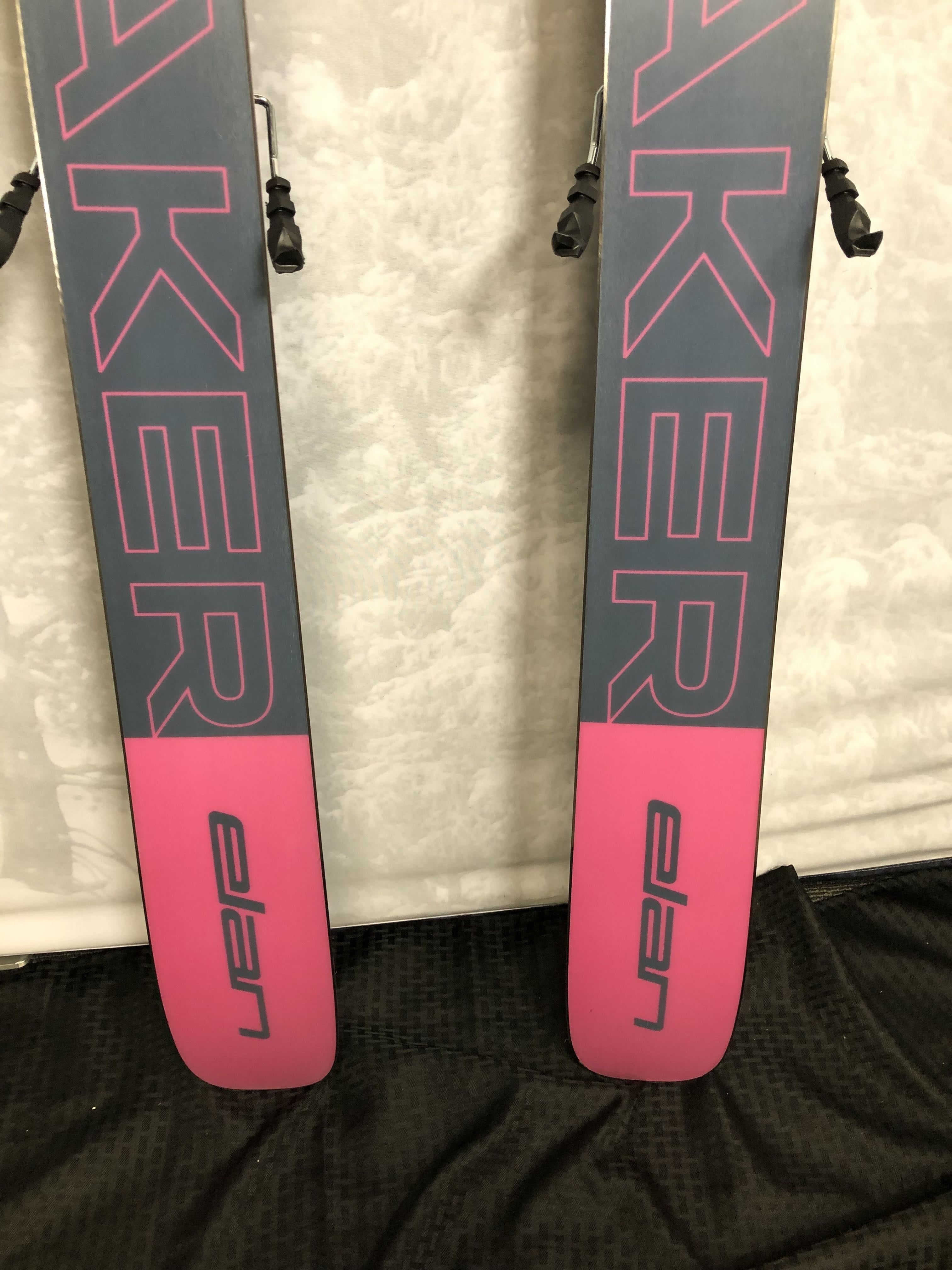 Lightly used 2025 Elan Playmaker 111 ski- 180cm w/ Tyrolia Attack LYT 13 adjustable GW binding