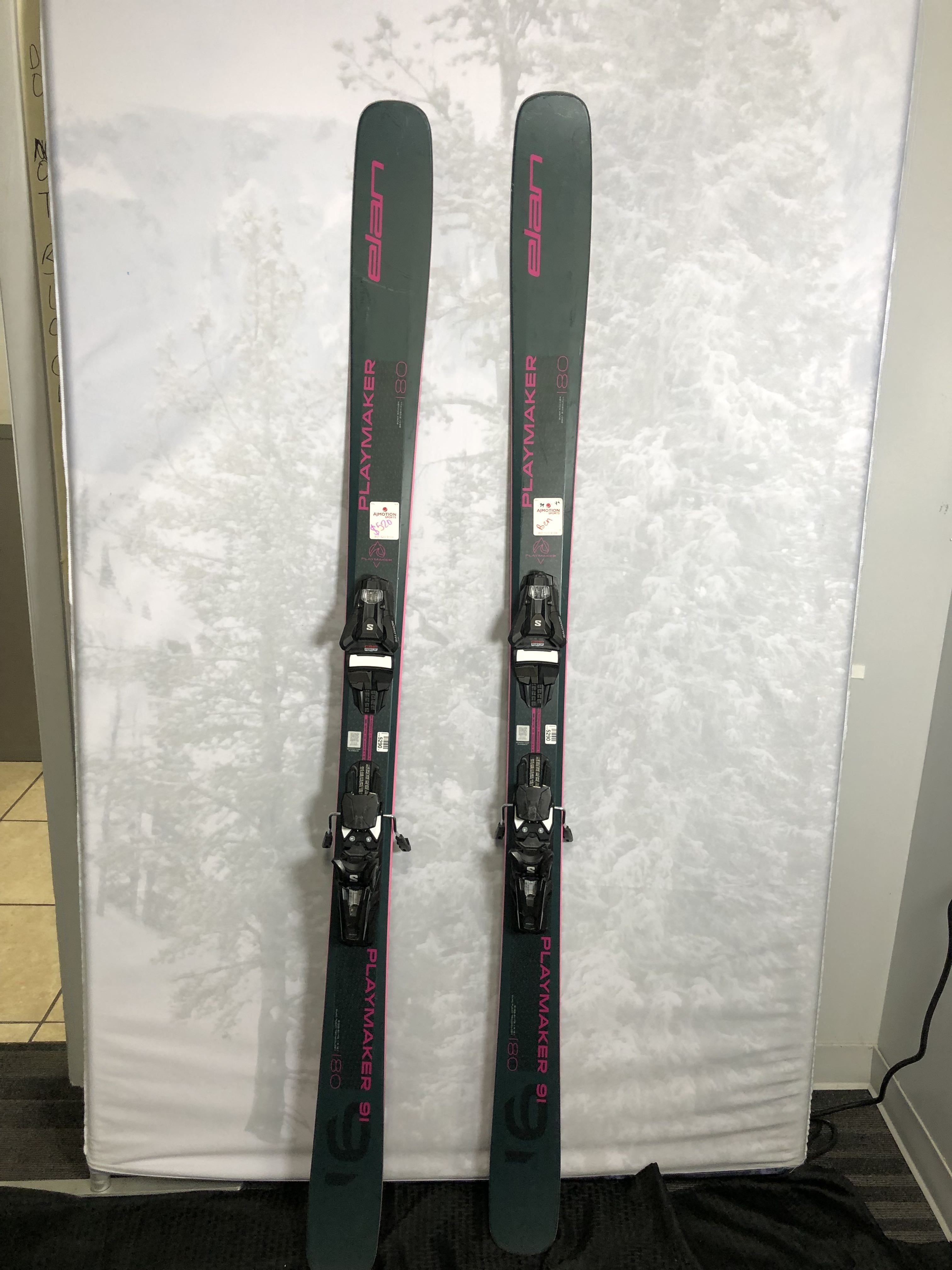 Lightly used 2025 Elan Playmaker 91 ski- 180cm w/ Salomon Strive 13 adjustable GW binding