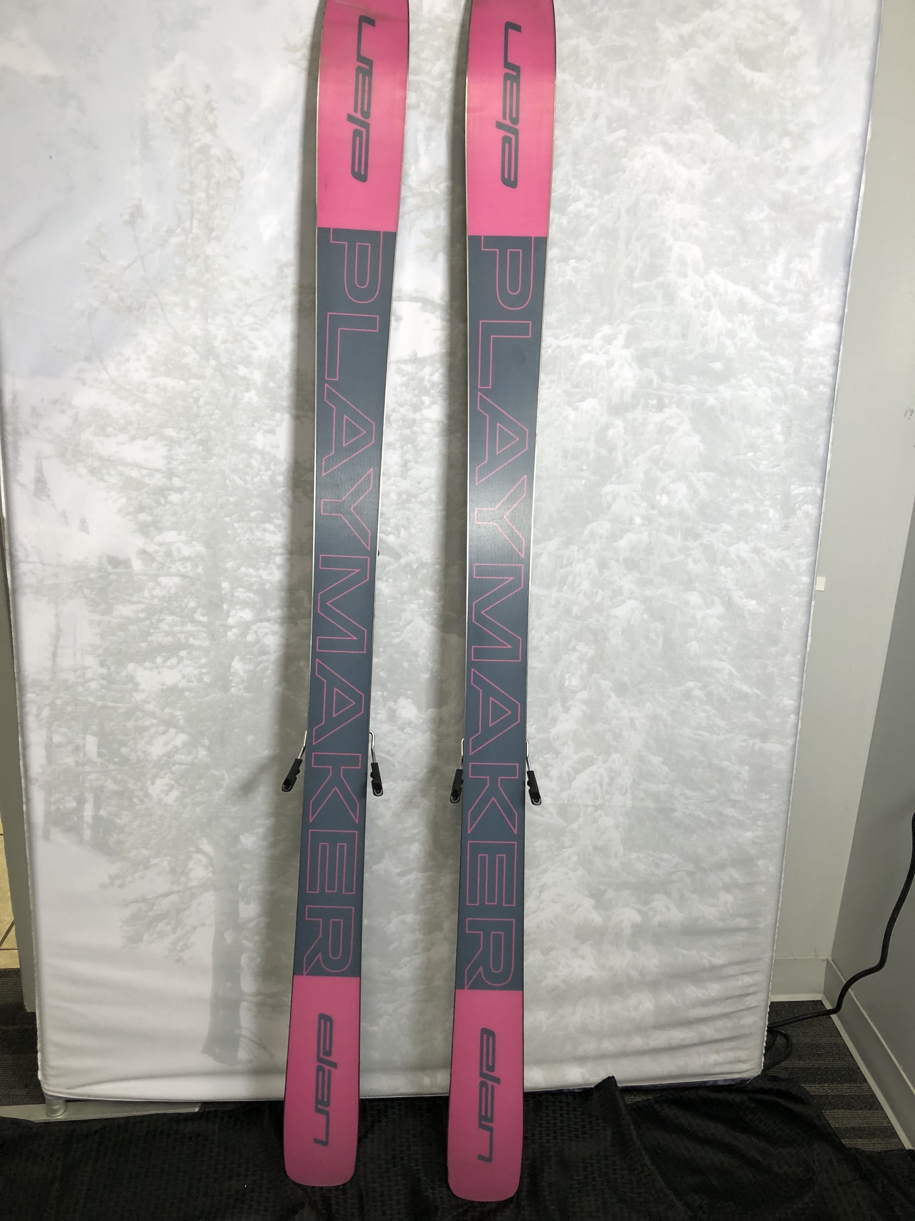 Lightly used 2025 Elan Playmaker 91 ski- 180cm w/ Salomon Strive 13 adjustable GW binding
