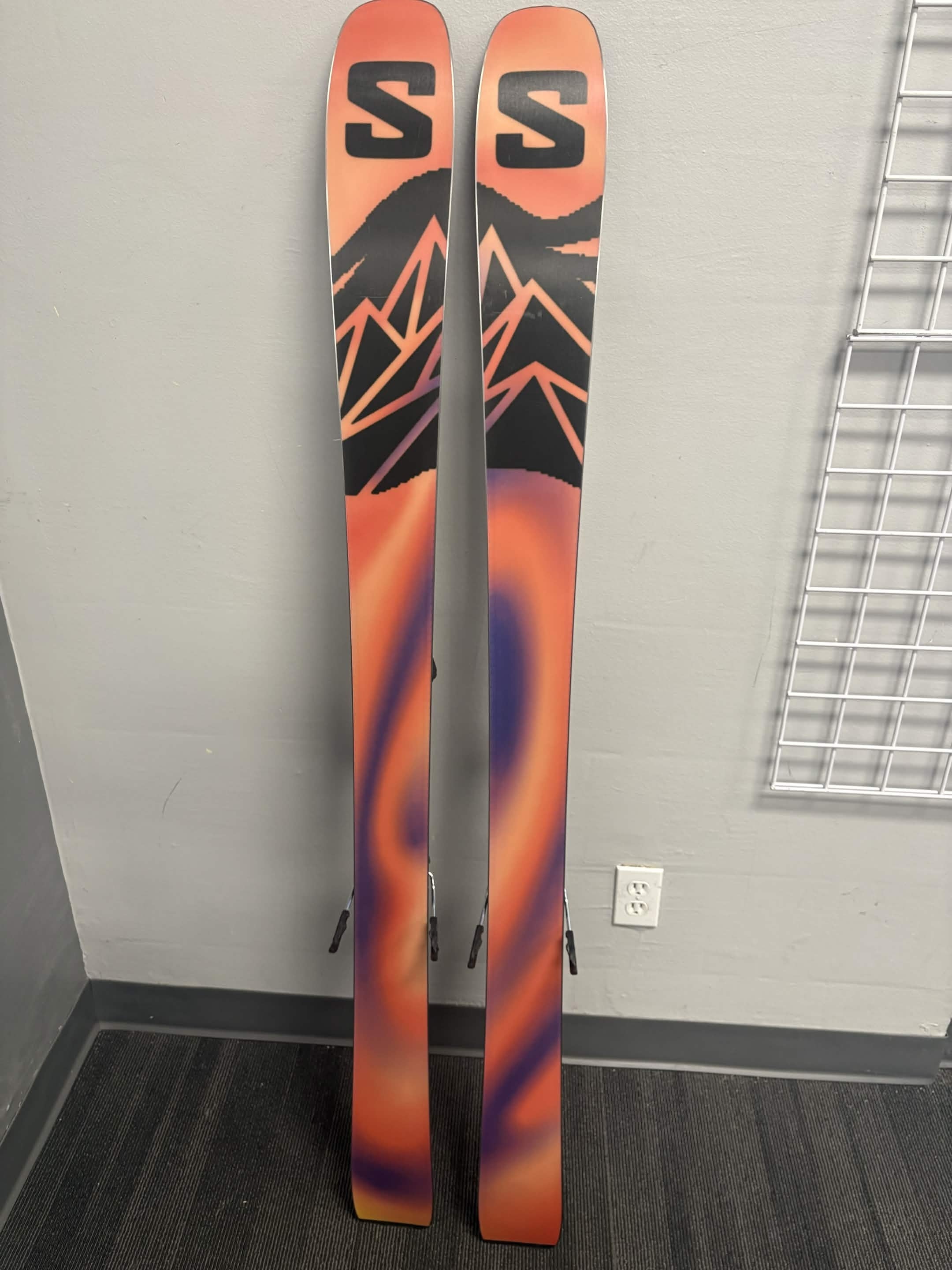 Lightly Used Salomon QST 94 Skis w/ Salomon NR Strive 11 GW  Binding- 156cm