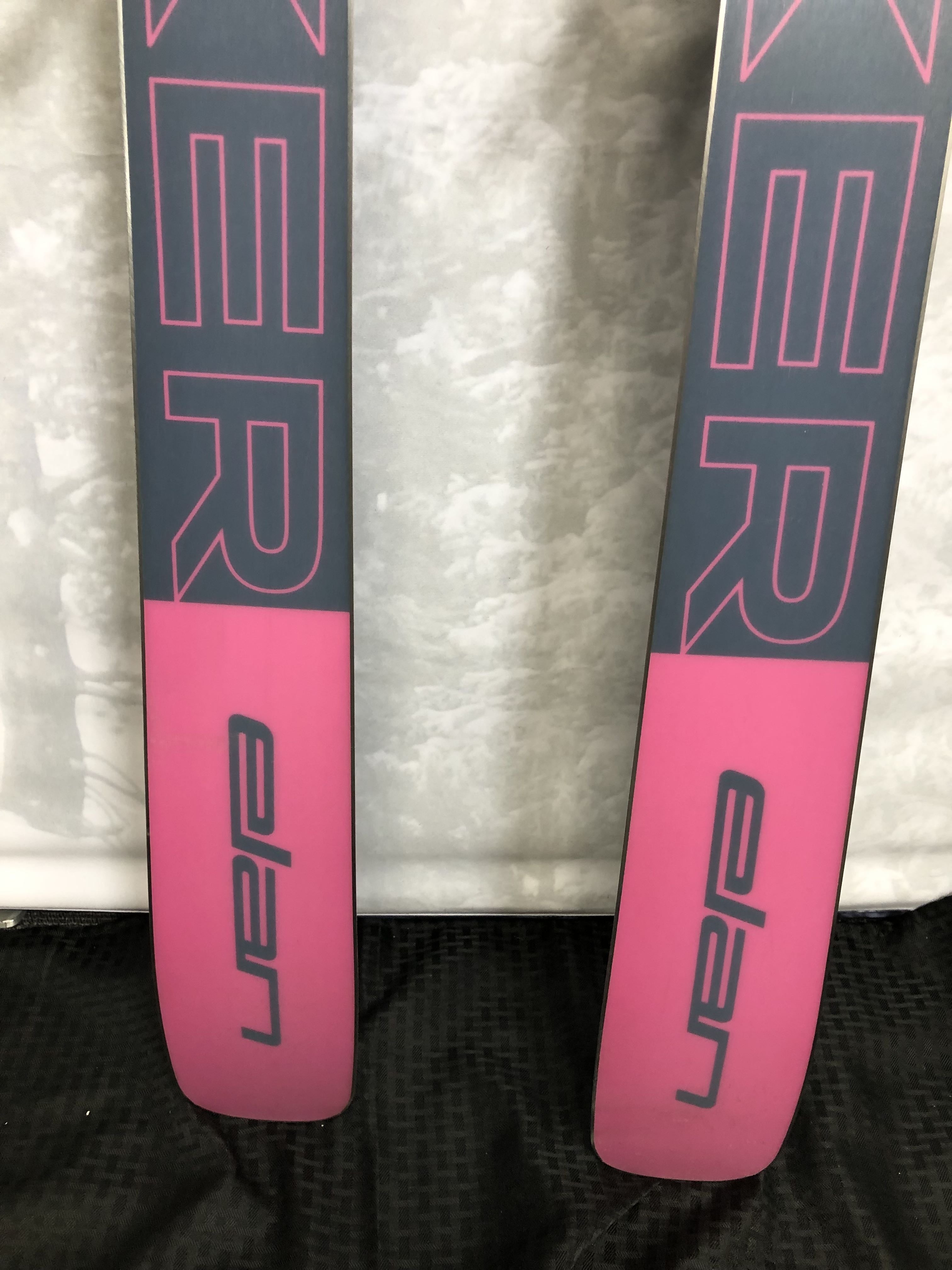 Lightly used 2025 Elan Playmaker 91 ski- 180cm w/ Salomon Strive 13 adjustable GW binding